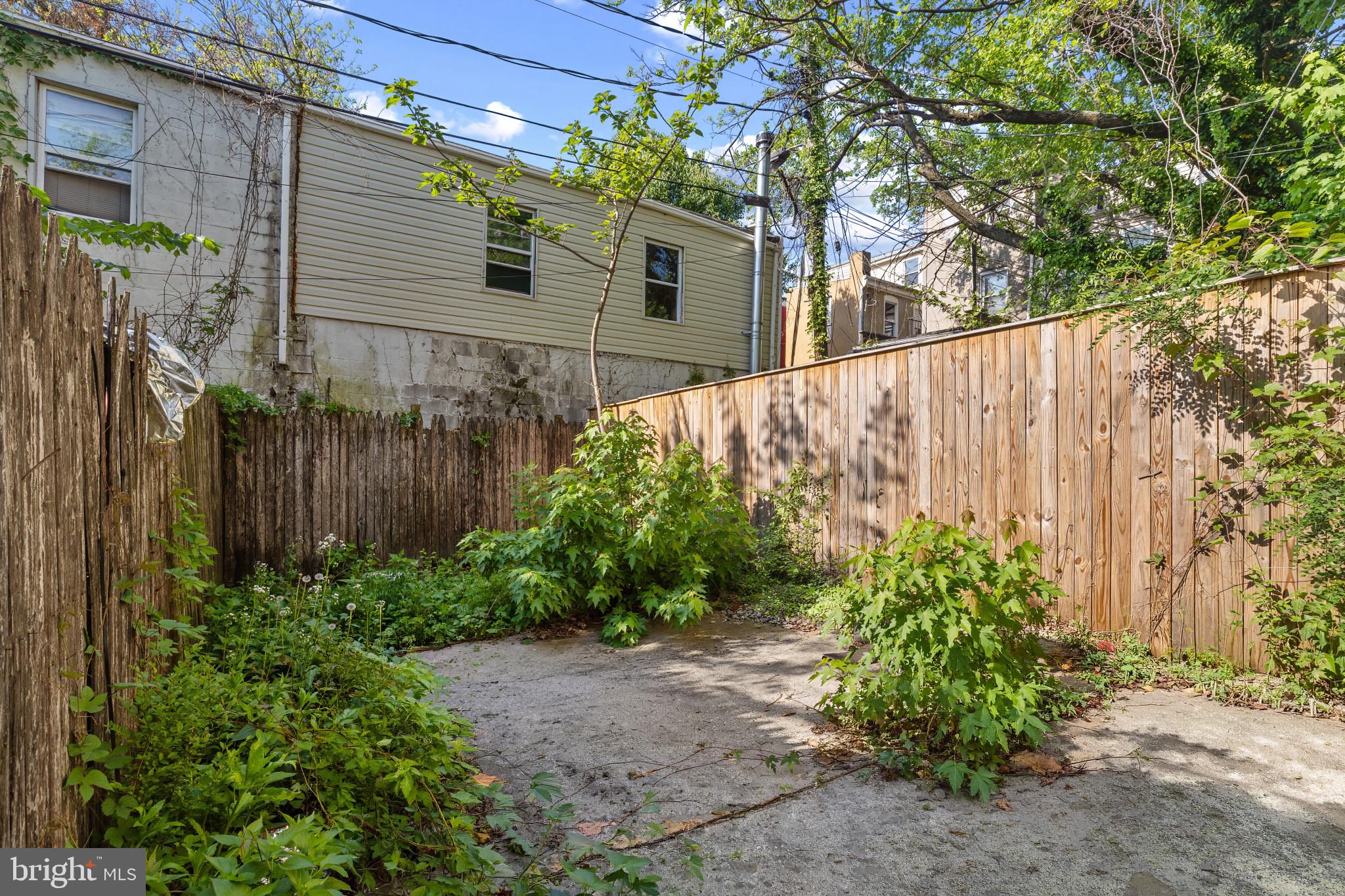 HOLLINS MARKET - Residential