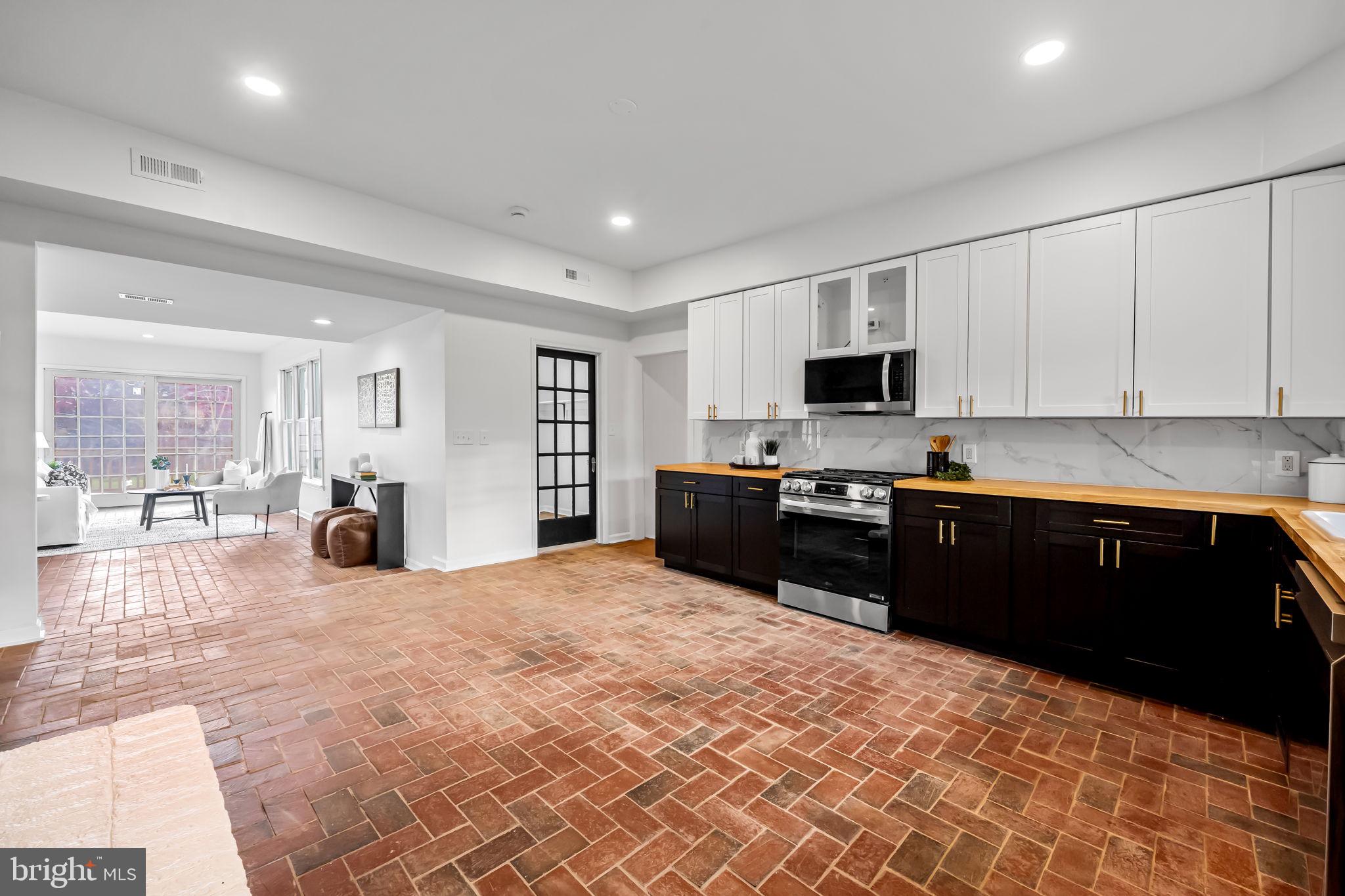 2950 SANDY HOOK ROAD