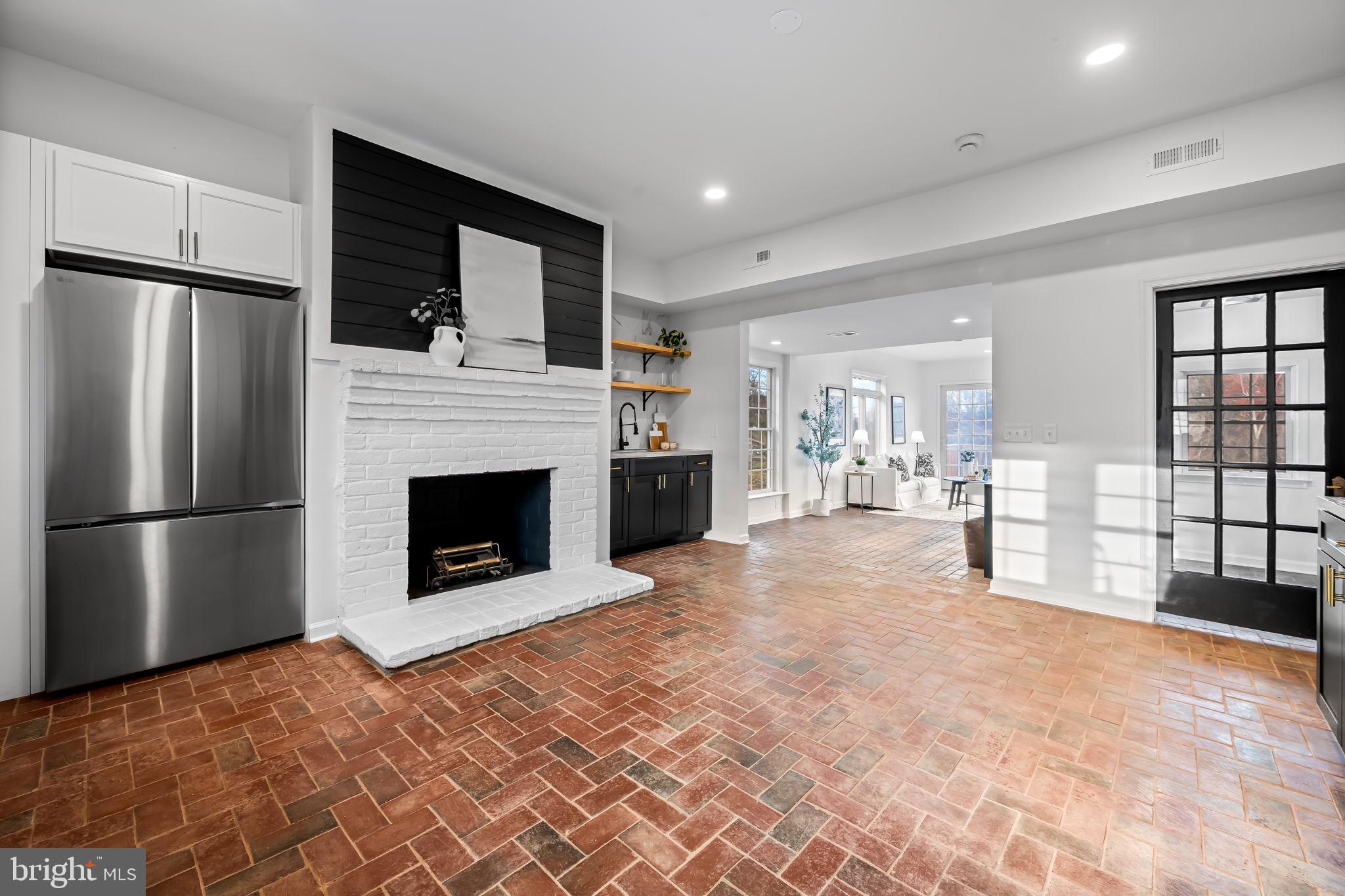 2950 SANDY HOOK ROAD