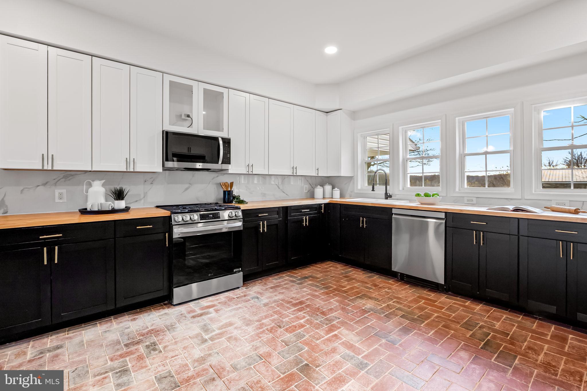 2950 SANDY HOOK ROAD