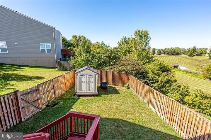 221 SHIRLEY SQUARE SE