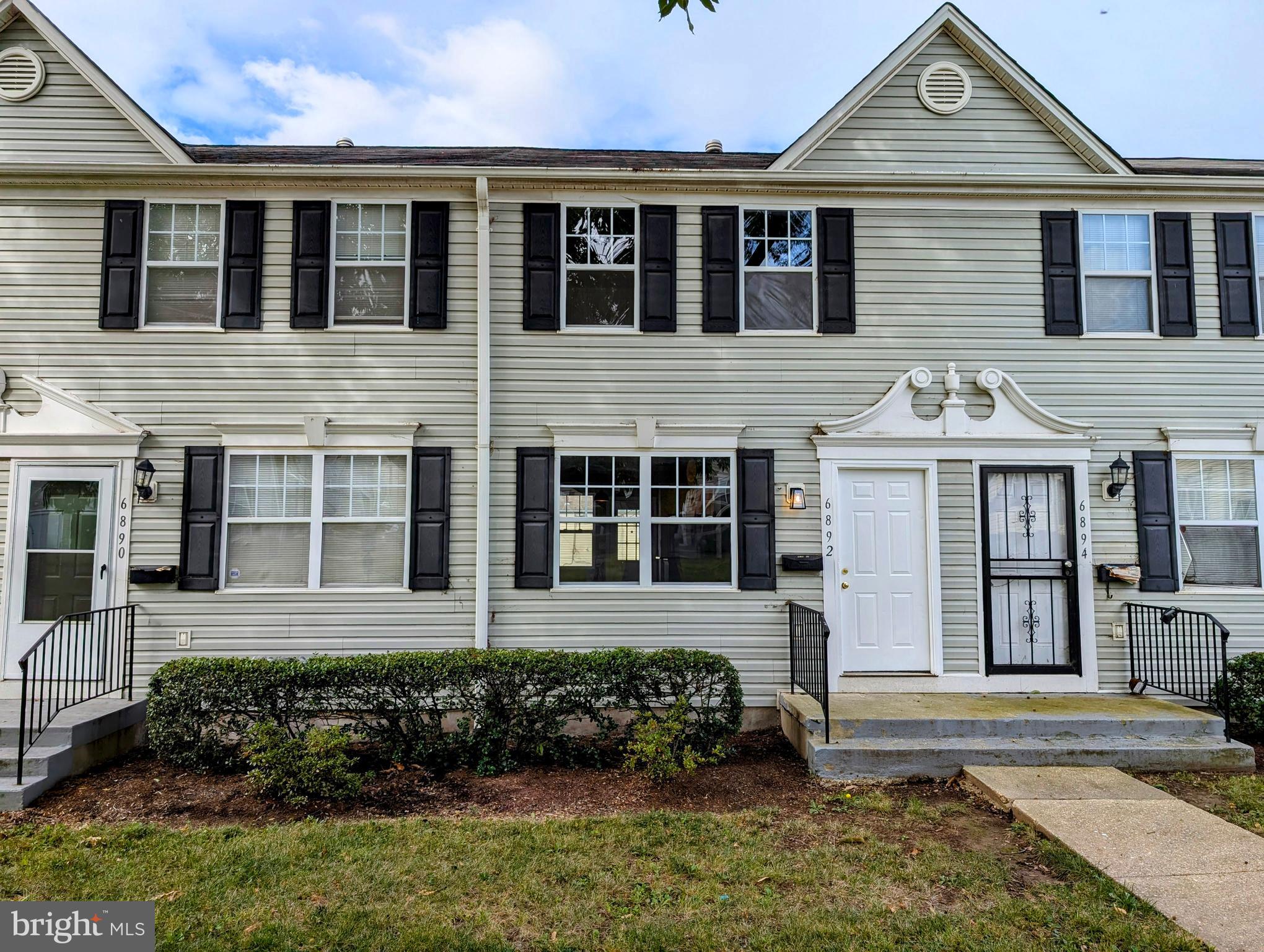 Great starter home. Beautifully renovated with amazing touches. Come see for yourself.
Do not miss out on this amazing condo perfect for anyone who would like to make it home.
The two-level condominium features on the main level a beautiful kitchen, half bath, laundry, and living room.
On the second level it features 2 bedrooms and a full bathroom.