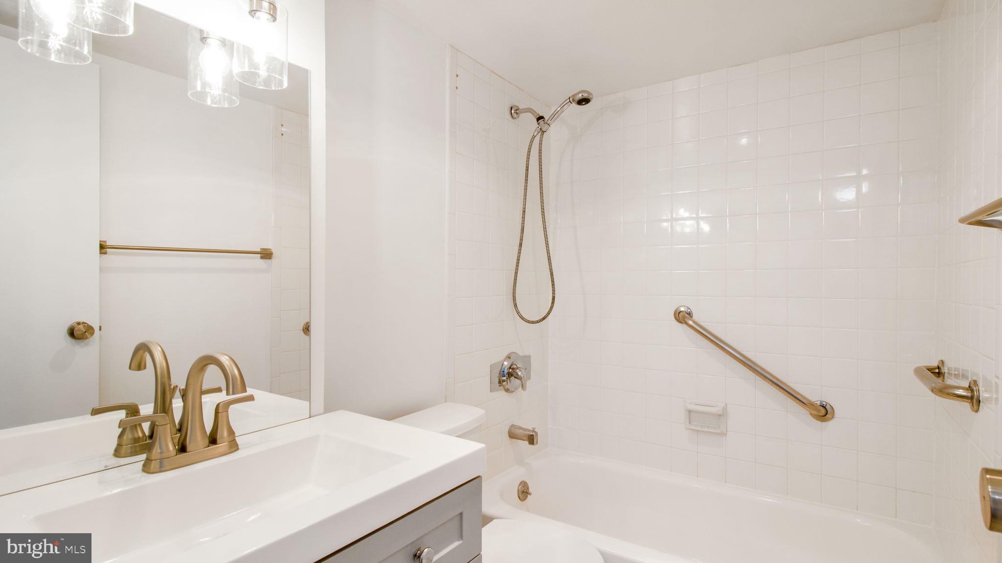 MCLEAN HOUSE NORTH - Residential