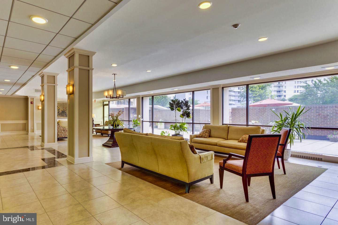 MCLEAN HOUSE NORTH - Residential