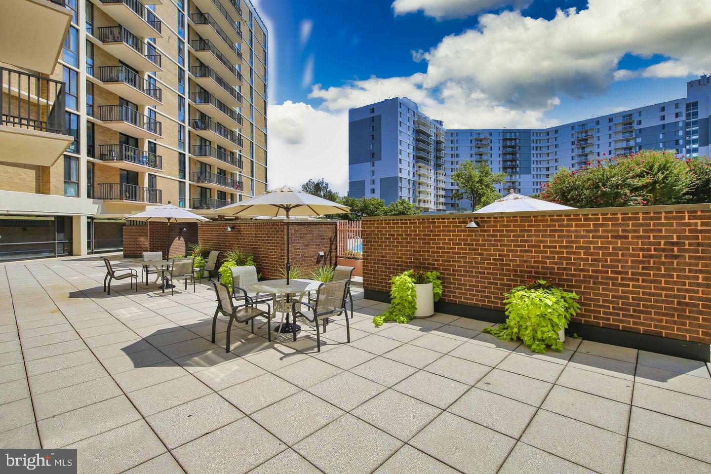 MCLEAN HOUSE NORTH - Residential