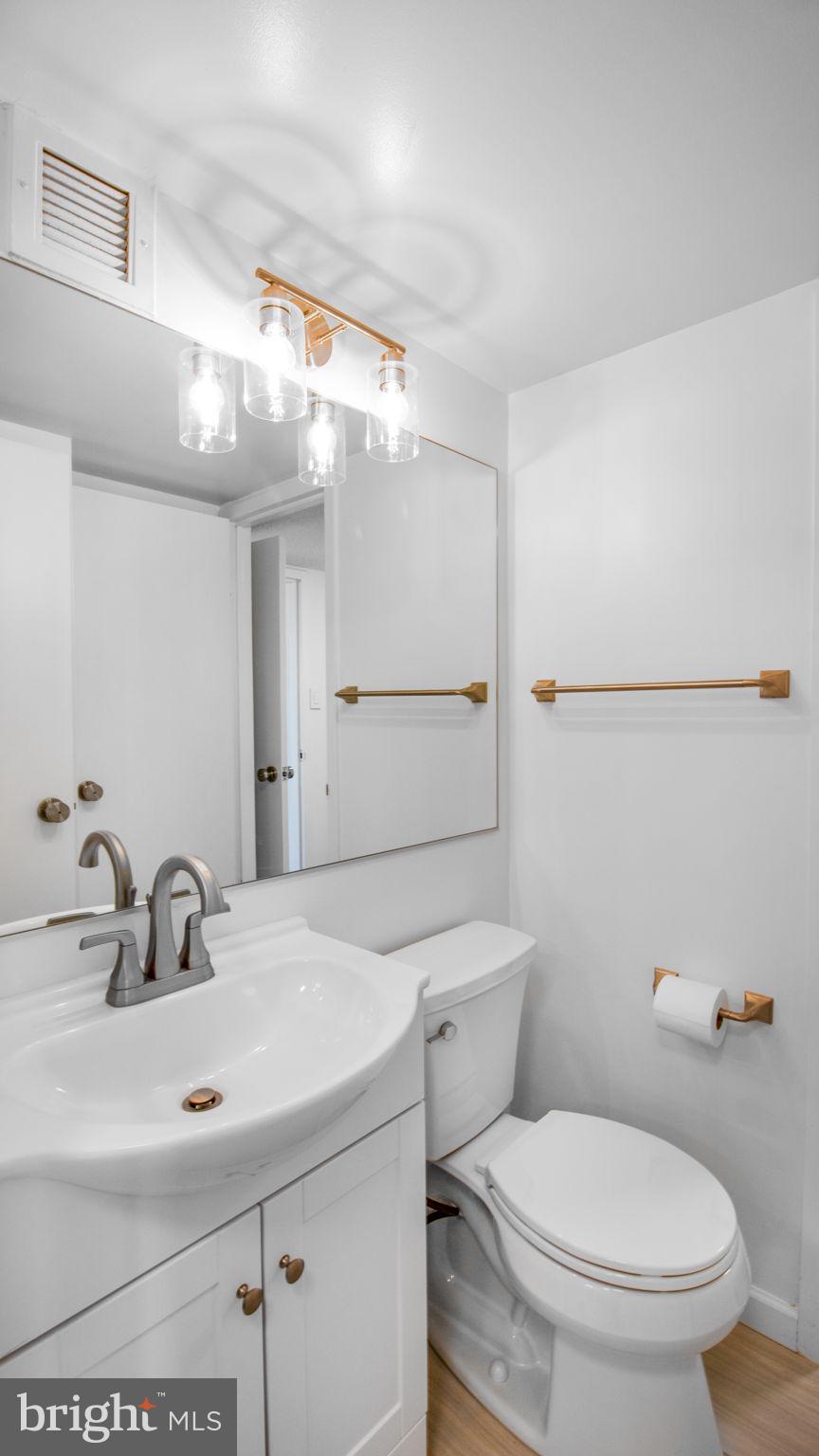 MCLEAN HOUSE NORTH - Residential