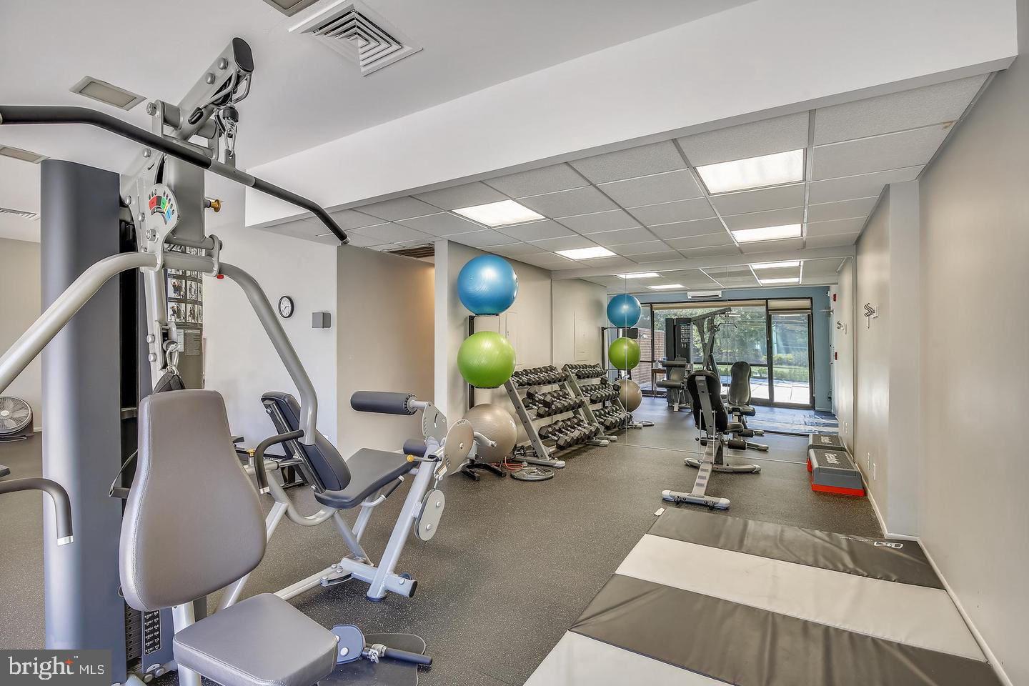 MCLEAN HOUSE NORTH - Residential