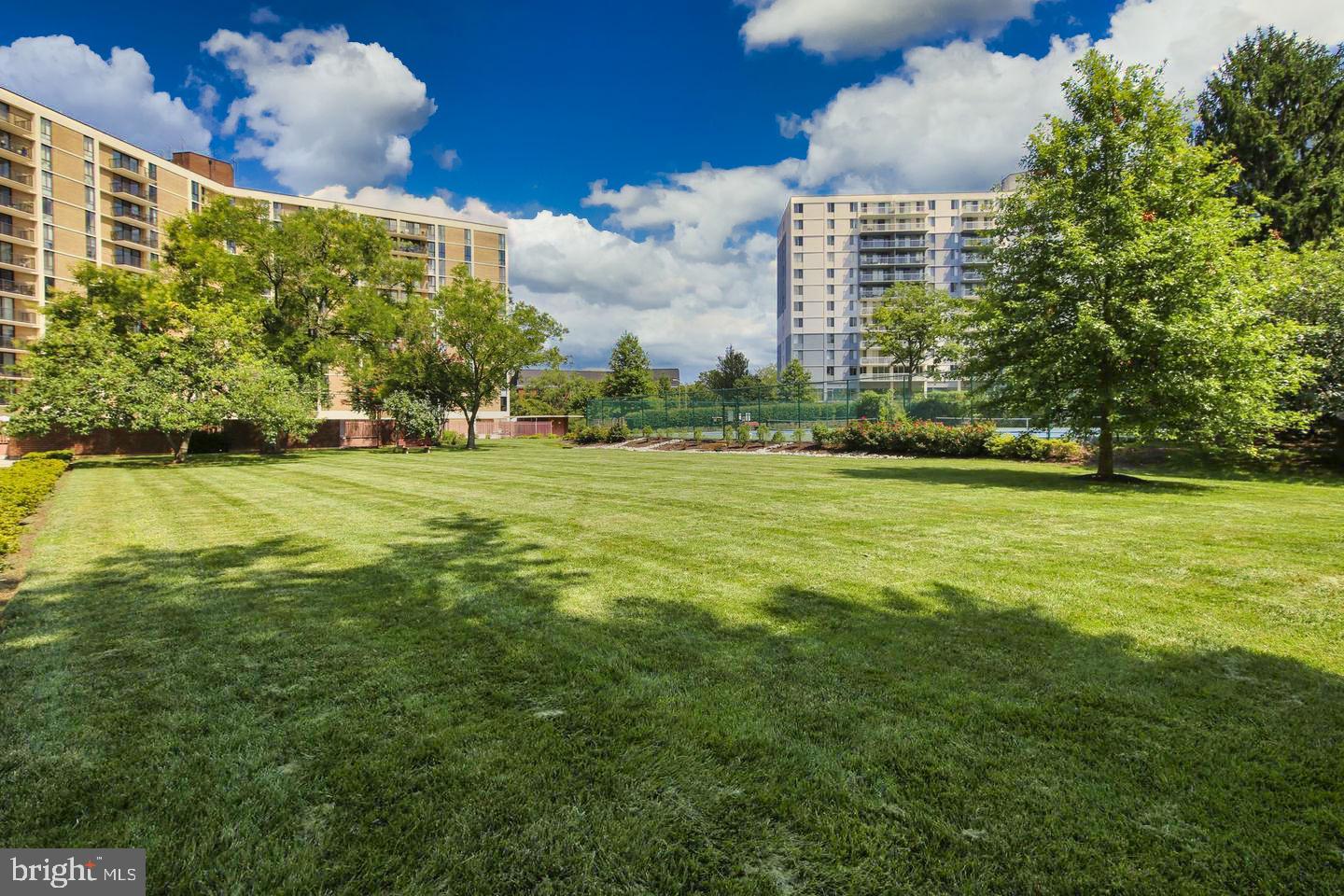 MCLEAN HOUSE NORTH - Residential