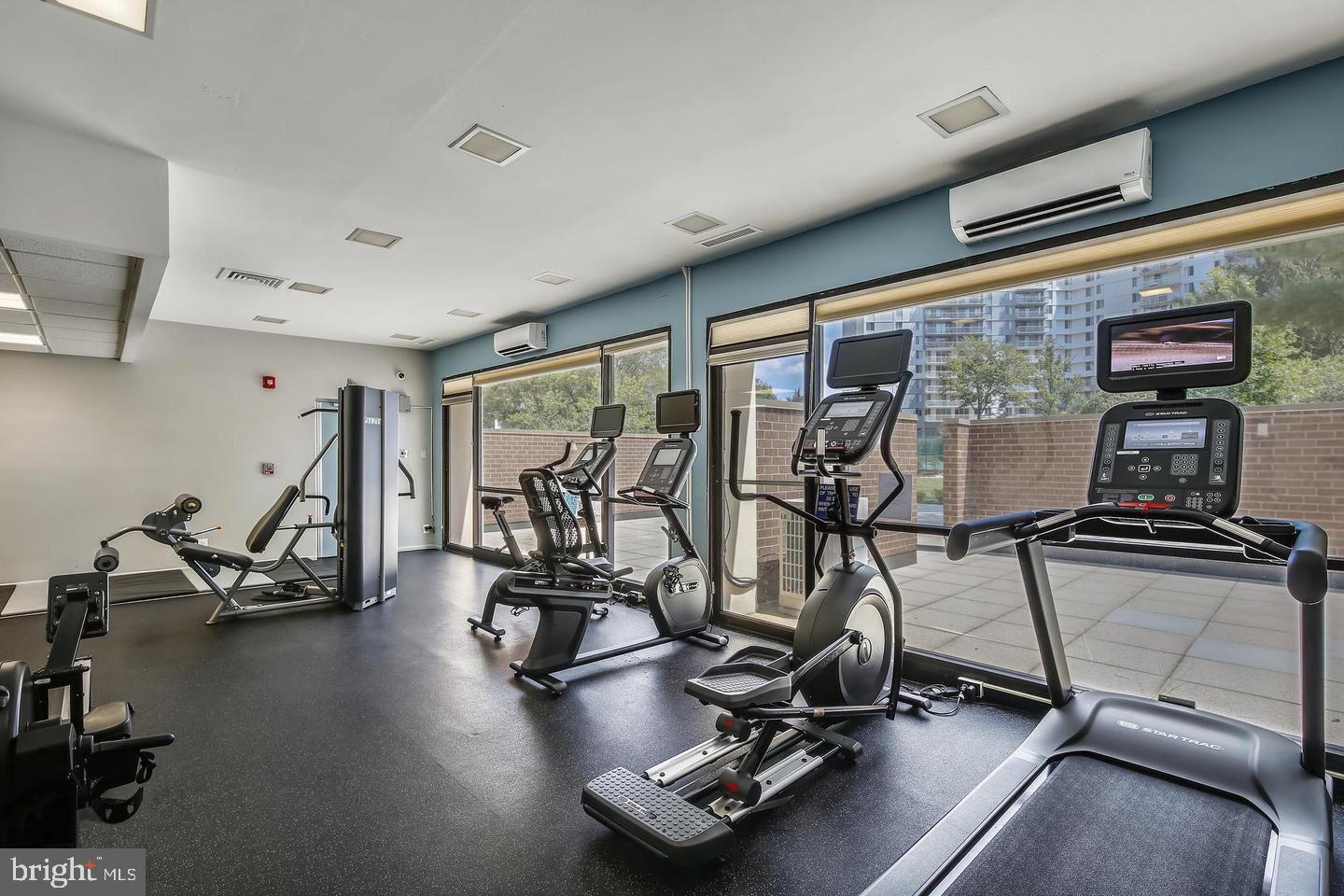 MCLEAN HOUSE NORTH - Residential