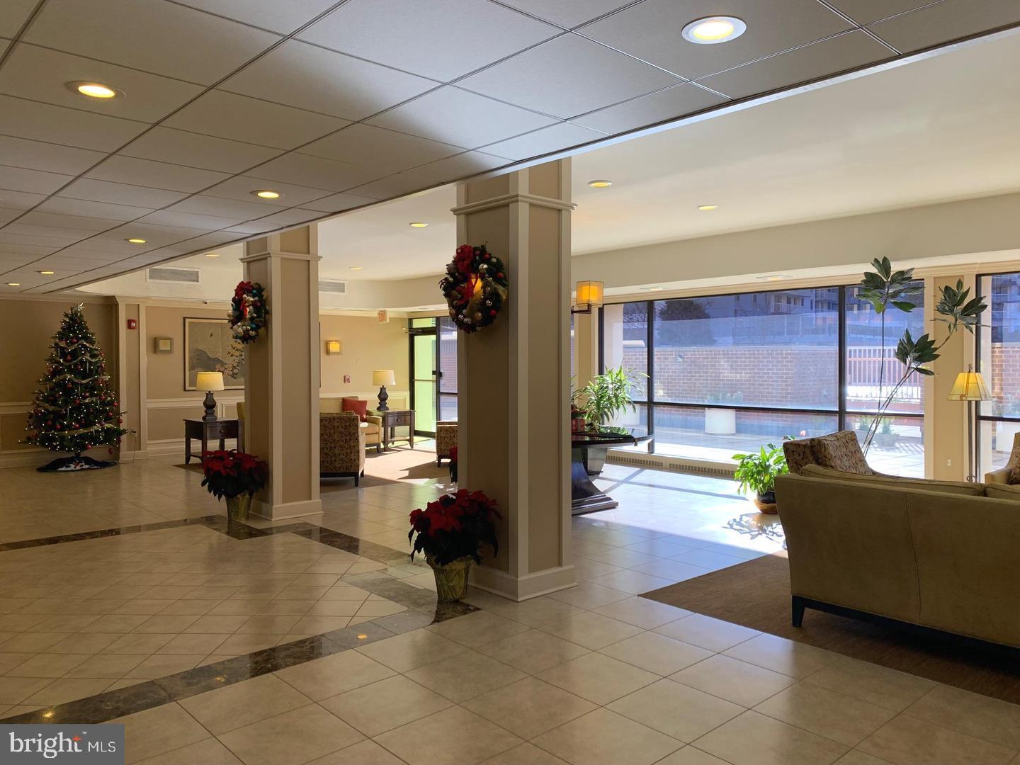 MCLEAN HOUSE NORTH - Residential