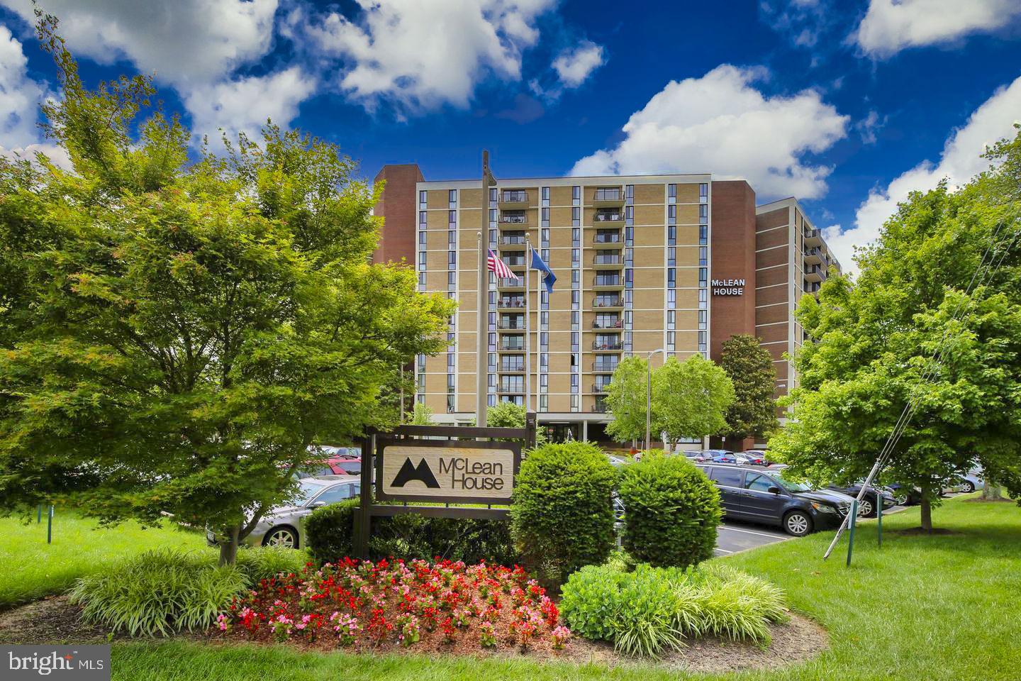 MCLEAN HOUSE NORTH - Residential