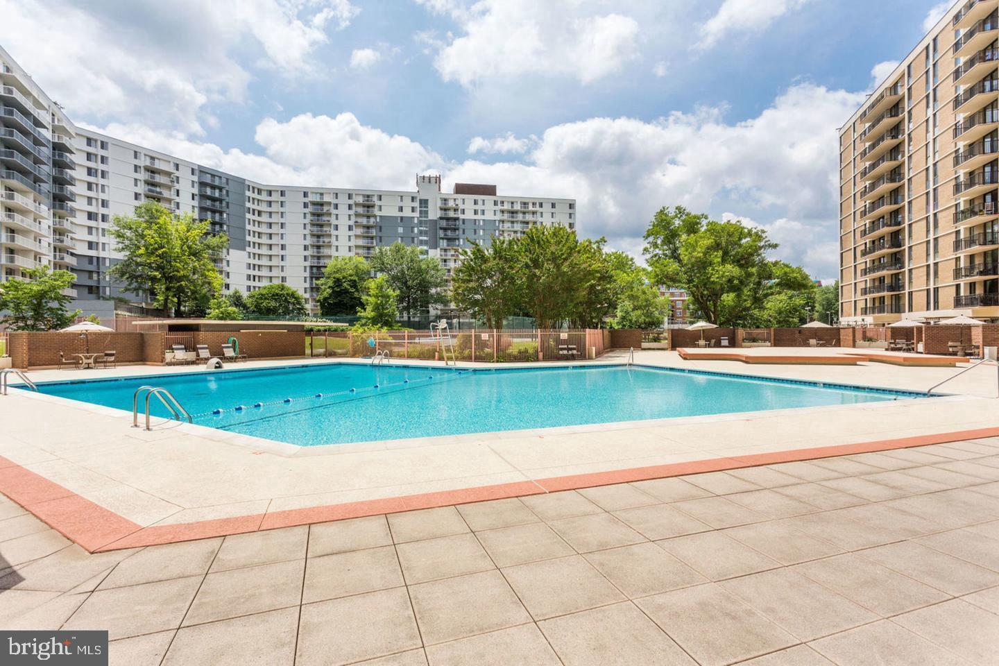 MCLEAN HOUSE NORTH - Residential