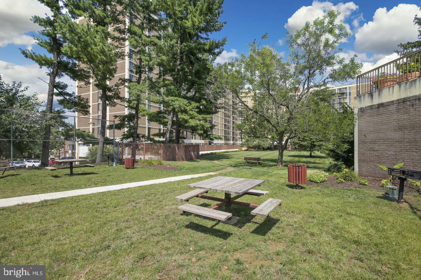 MCLEAN HOUSE NORTH - Residential