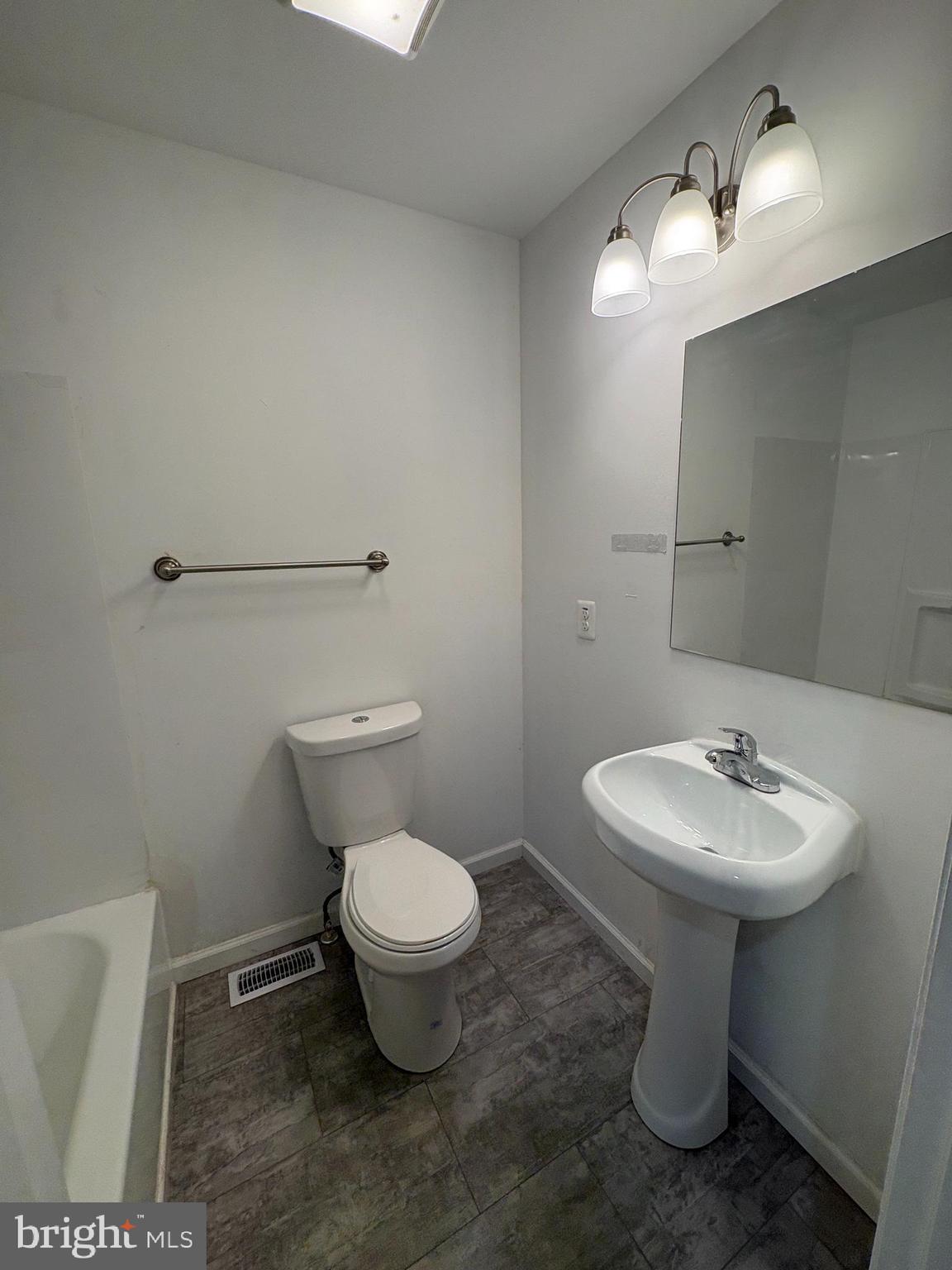 BROADWAY EAST - Residential Lease