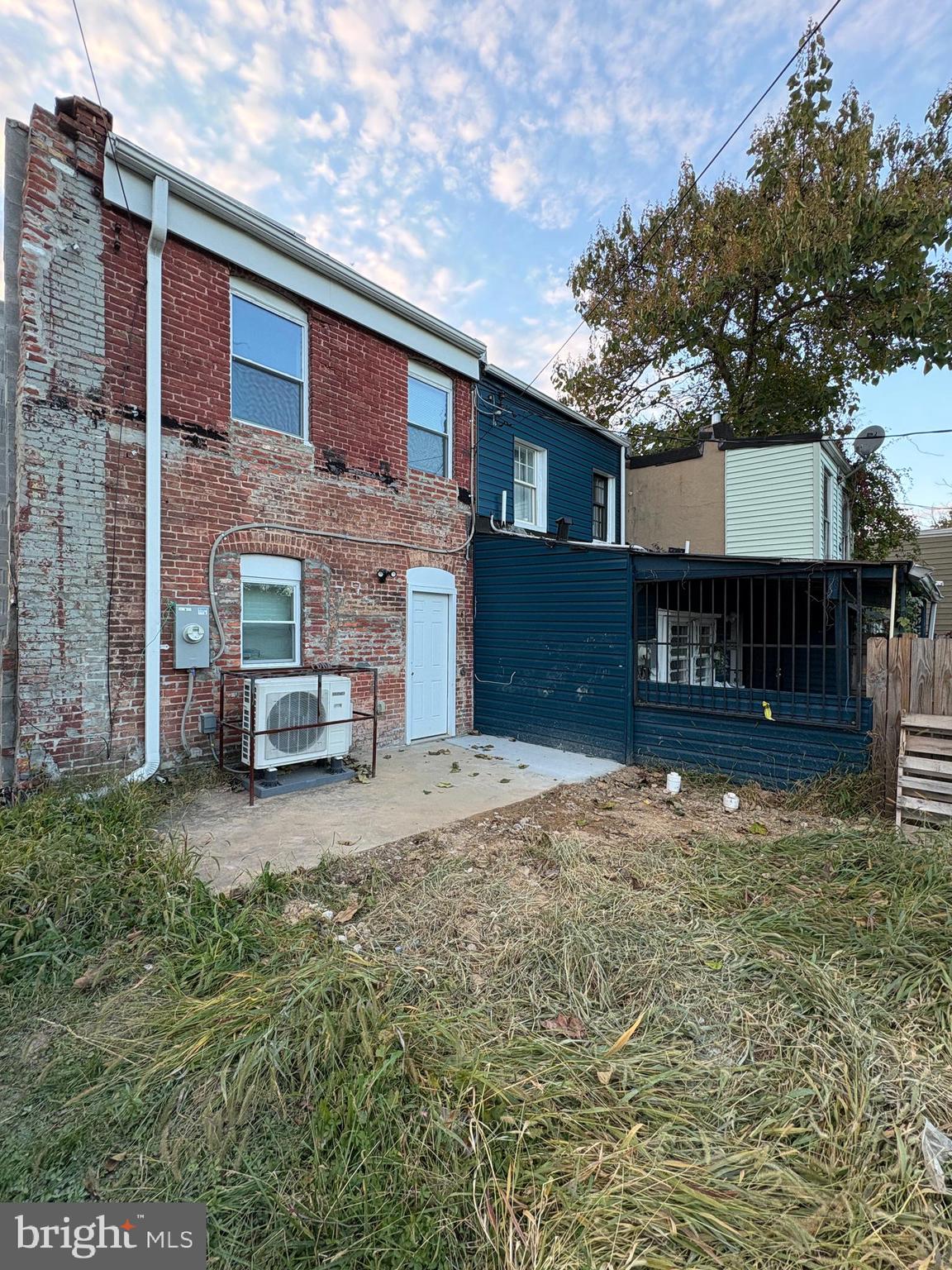 BROADWAY EAST - Residential Lease