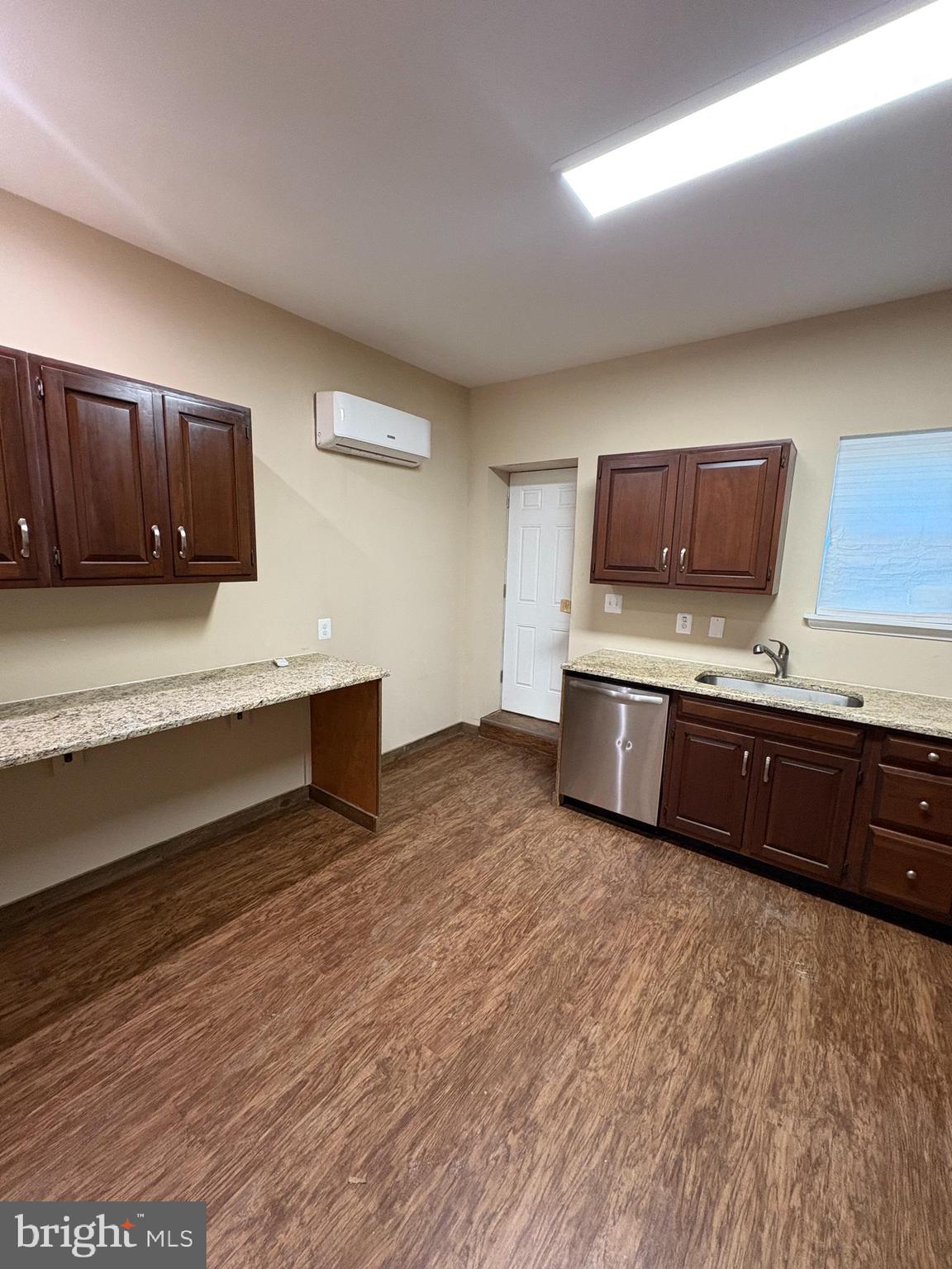 BROADWAY EAST - Residential Lease