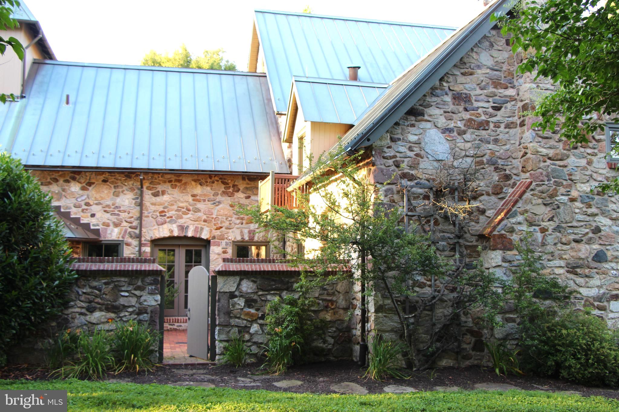 RADNOR HUNT - Residential