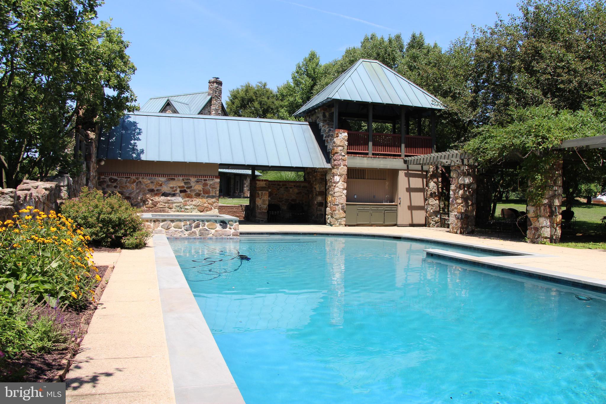 RADNOR HUNT - Residential