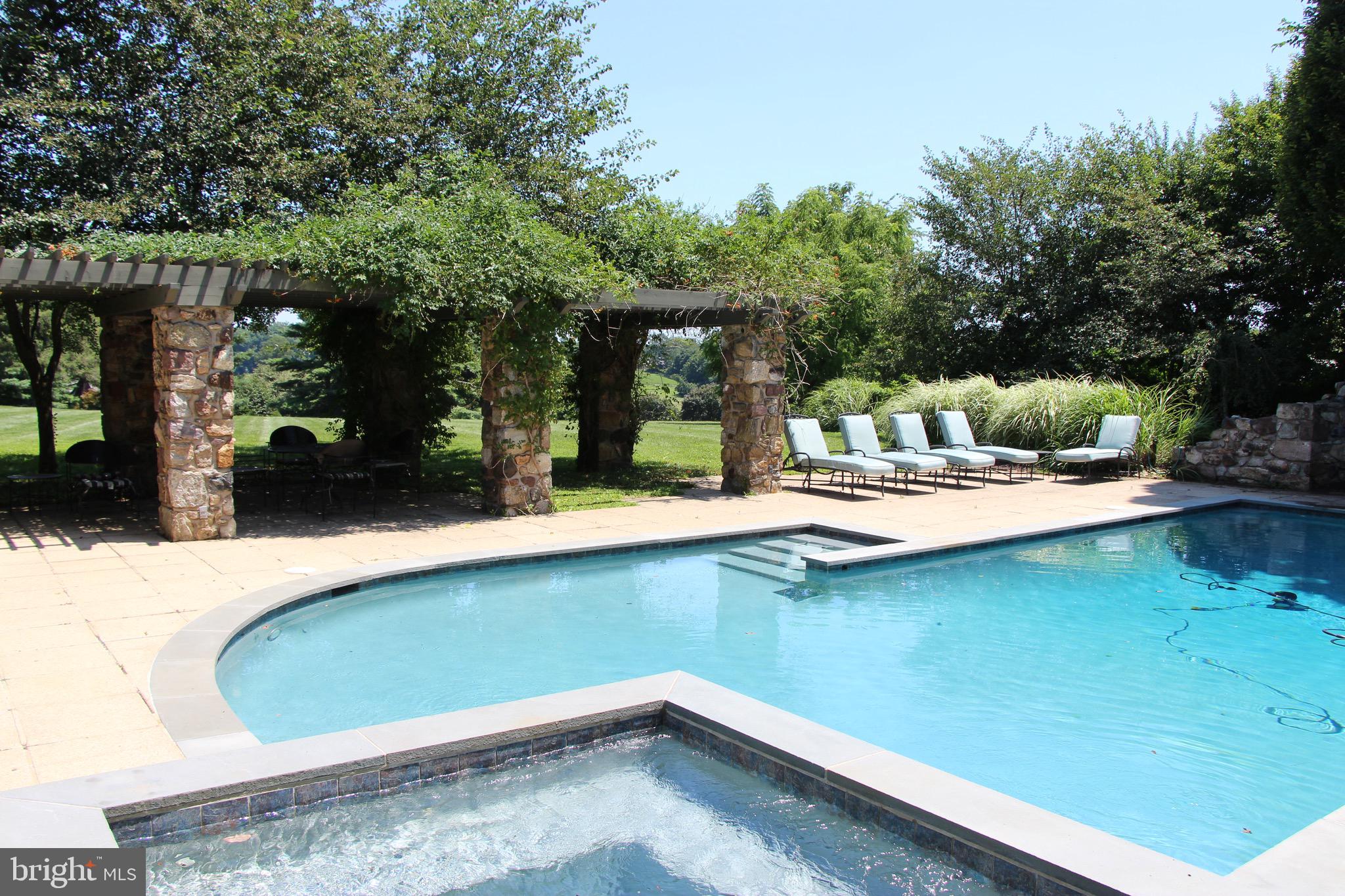 RADNOR HUNT - Residential