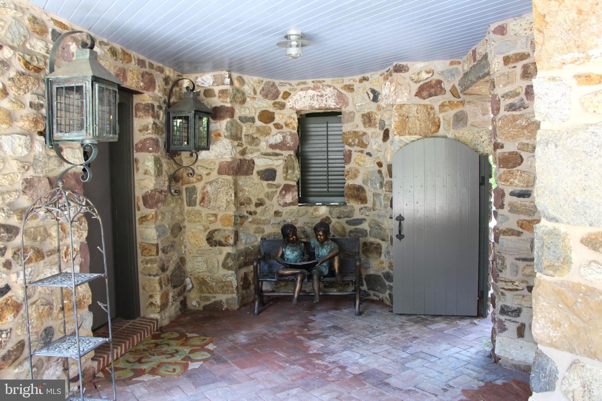 RADNOR HUNT - Residential