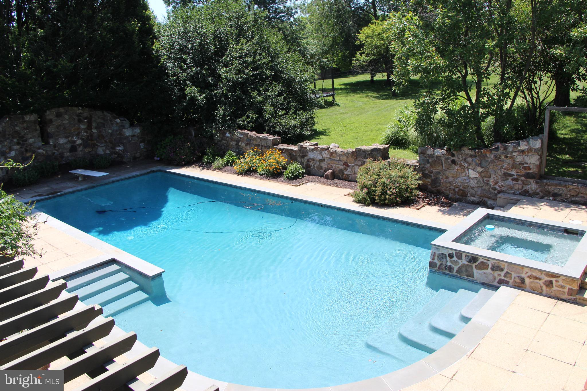 RADNOR HUNT - Residential