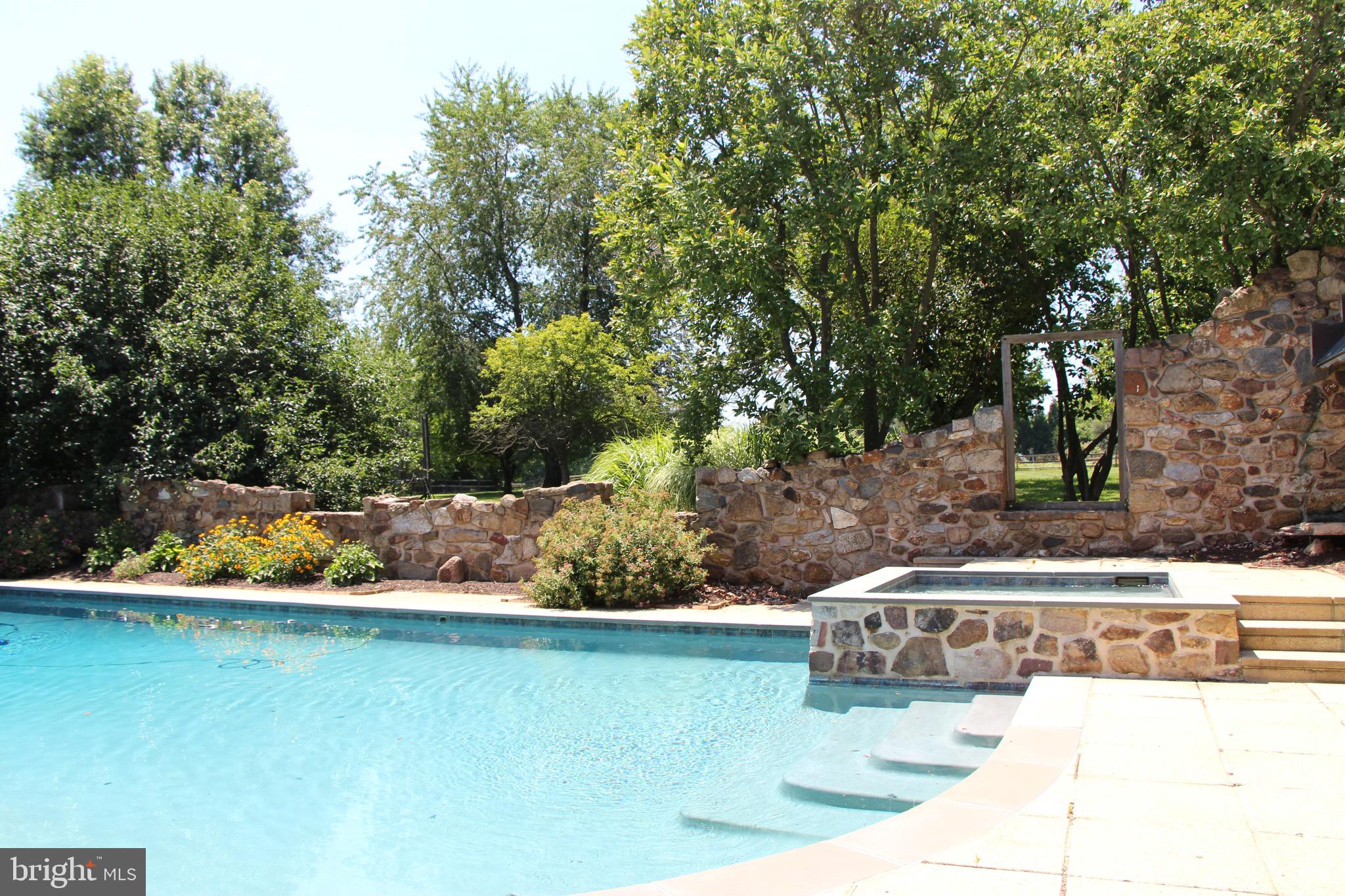 RADNOR HUNT - Residential
