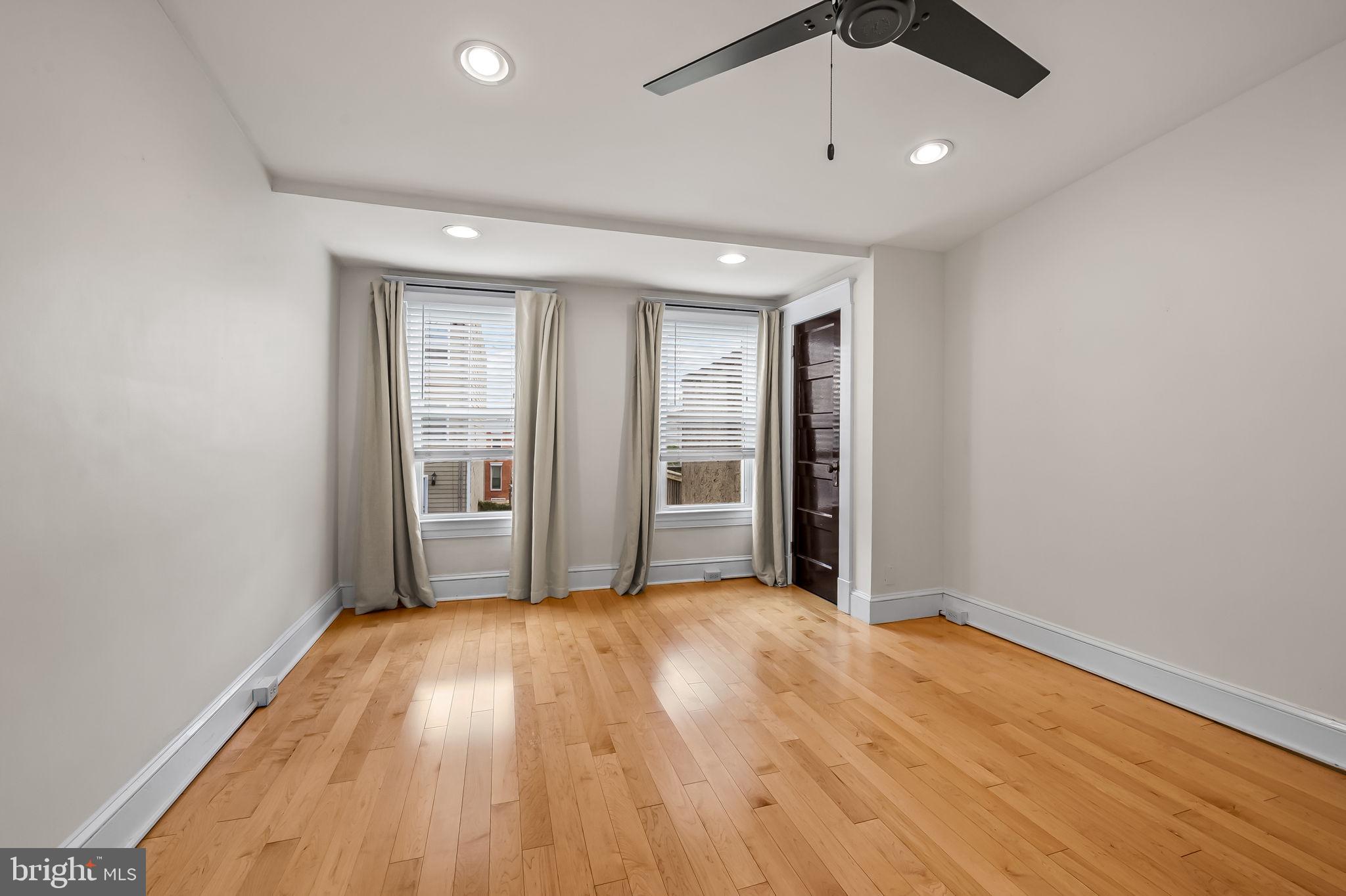 LOCUST POINT - Residential