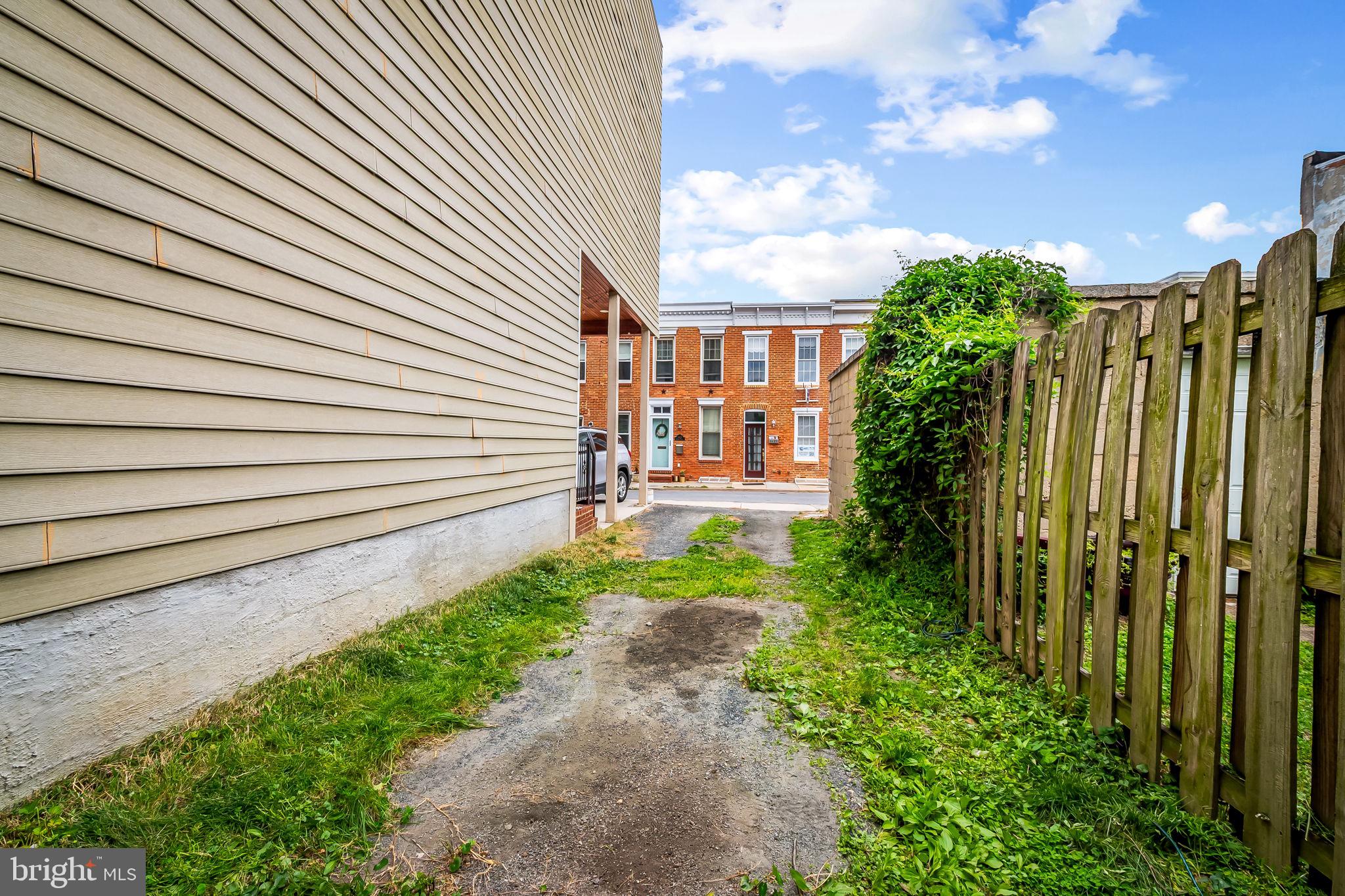 LOCUST POINT - Residential