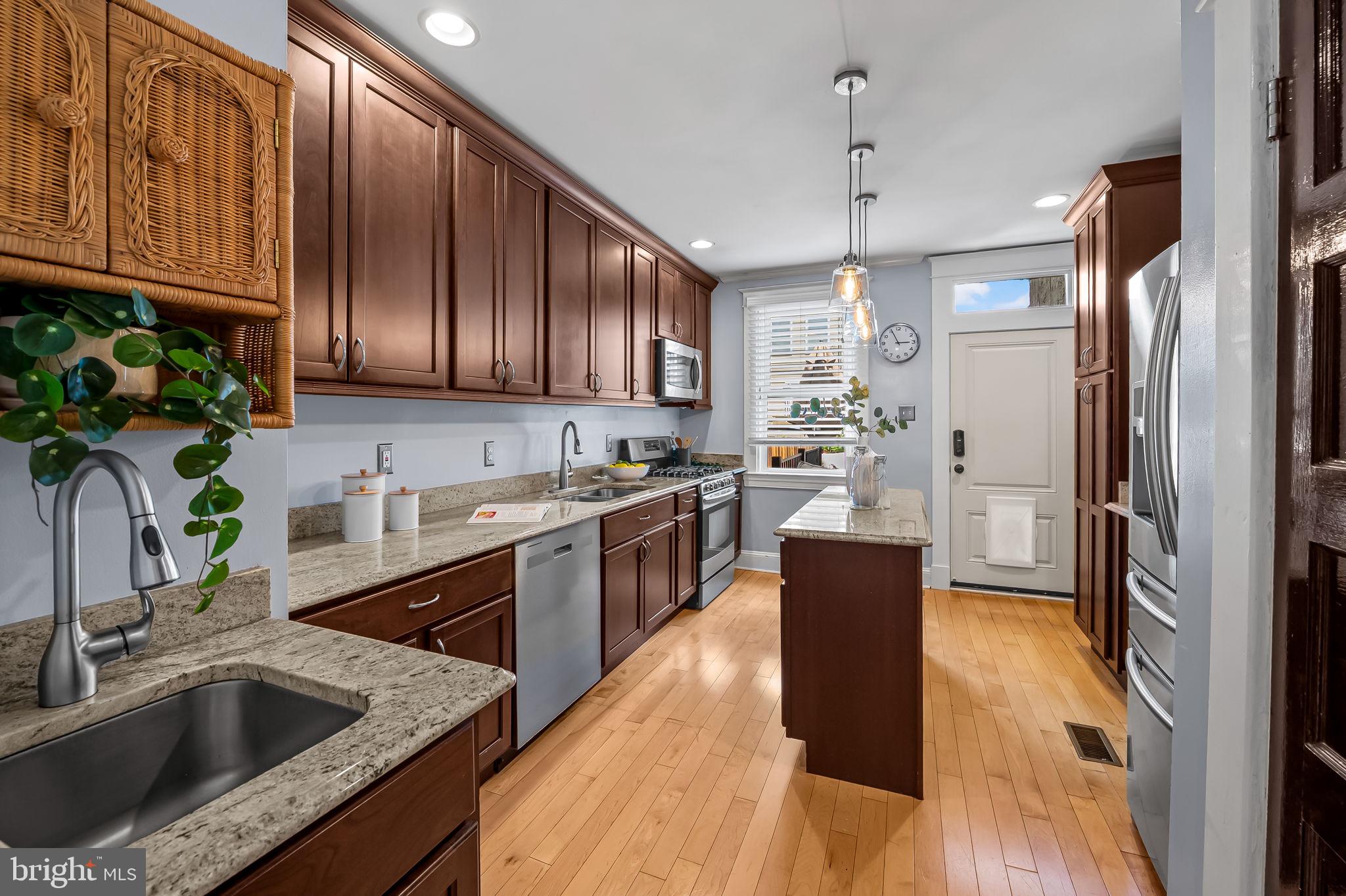 LOCUST POINT - Residential