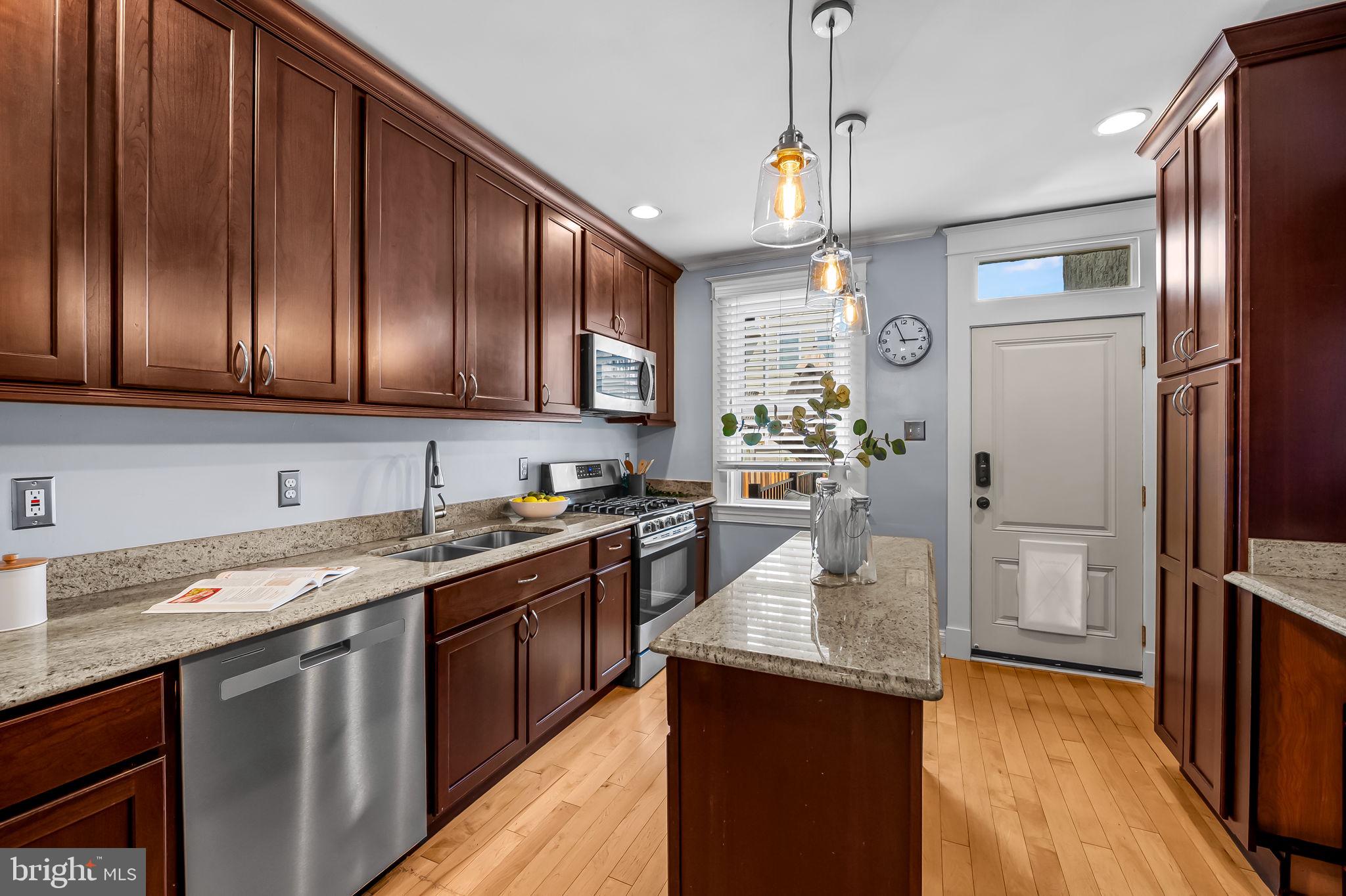 LOCUST POINT - Residential