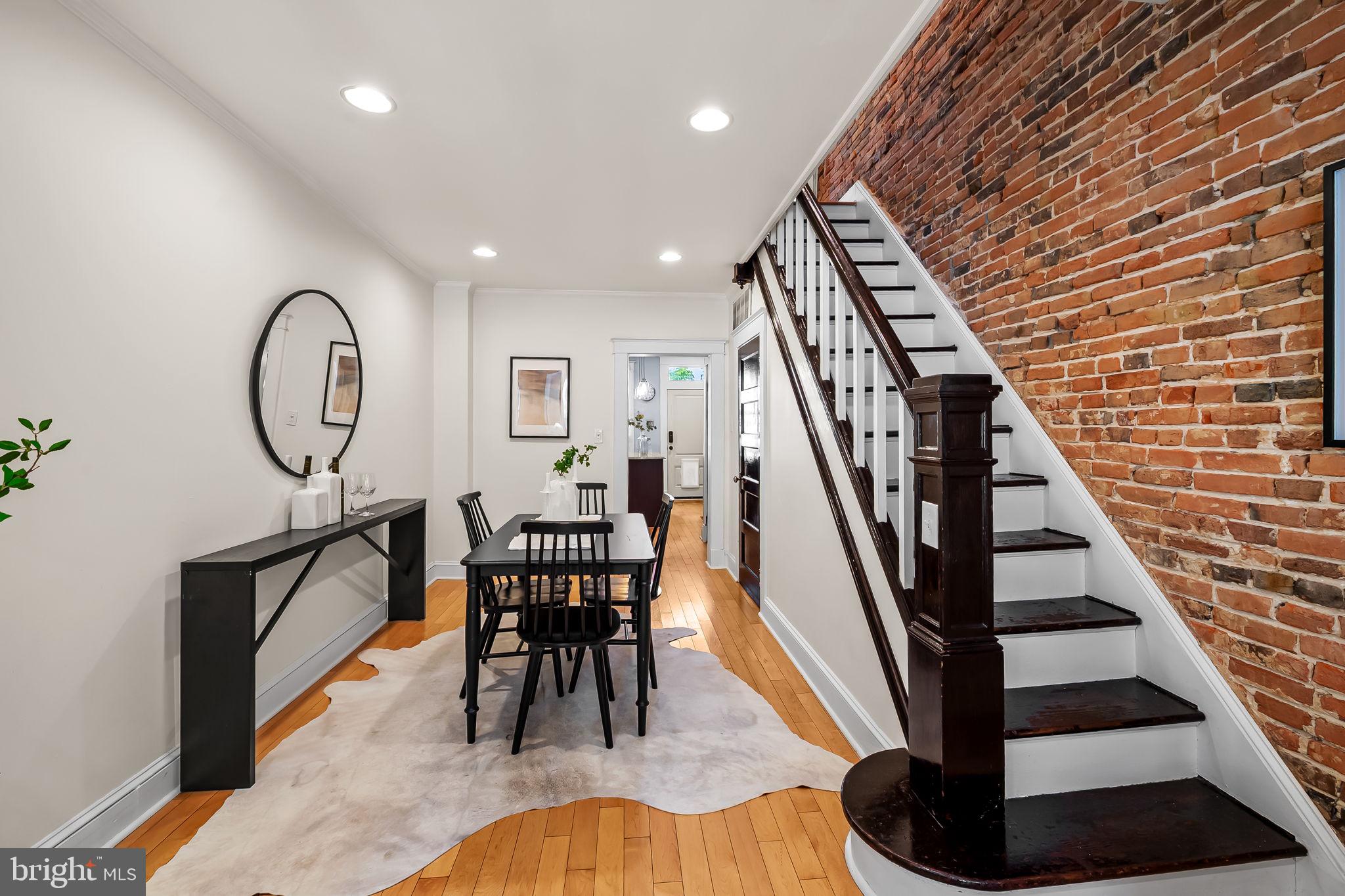 LOCUST POINT - Residential