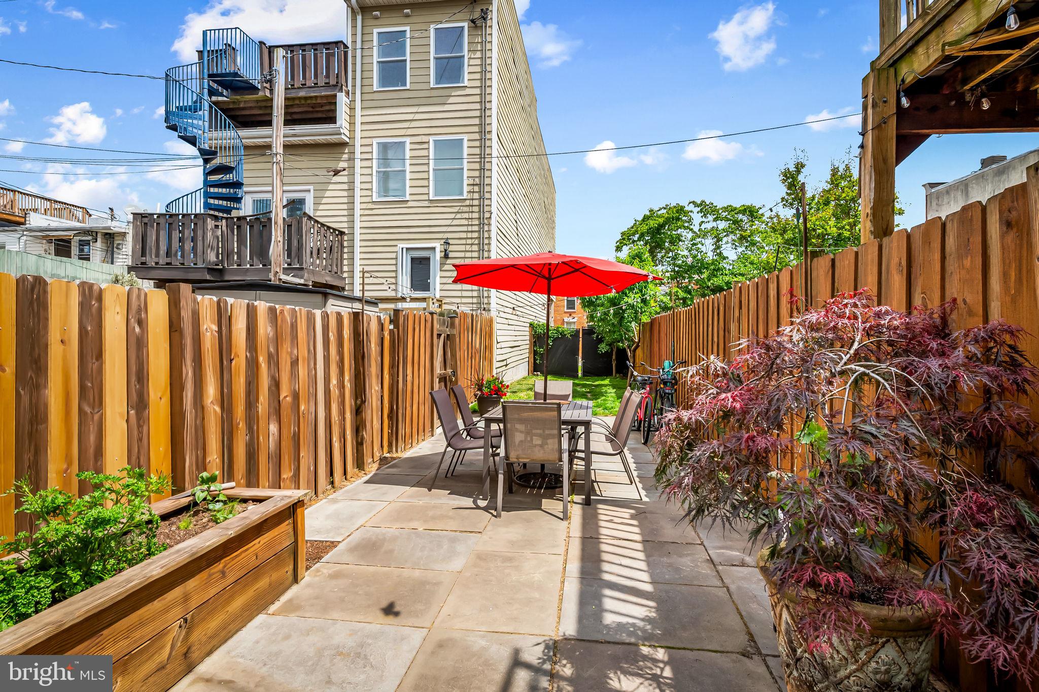LOCUST POINT - Residential