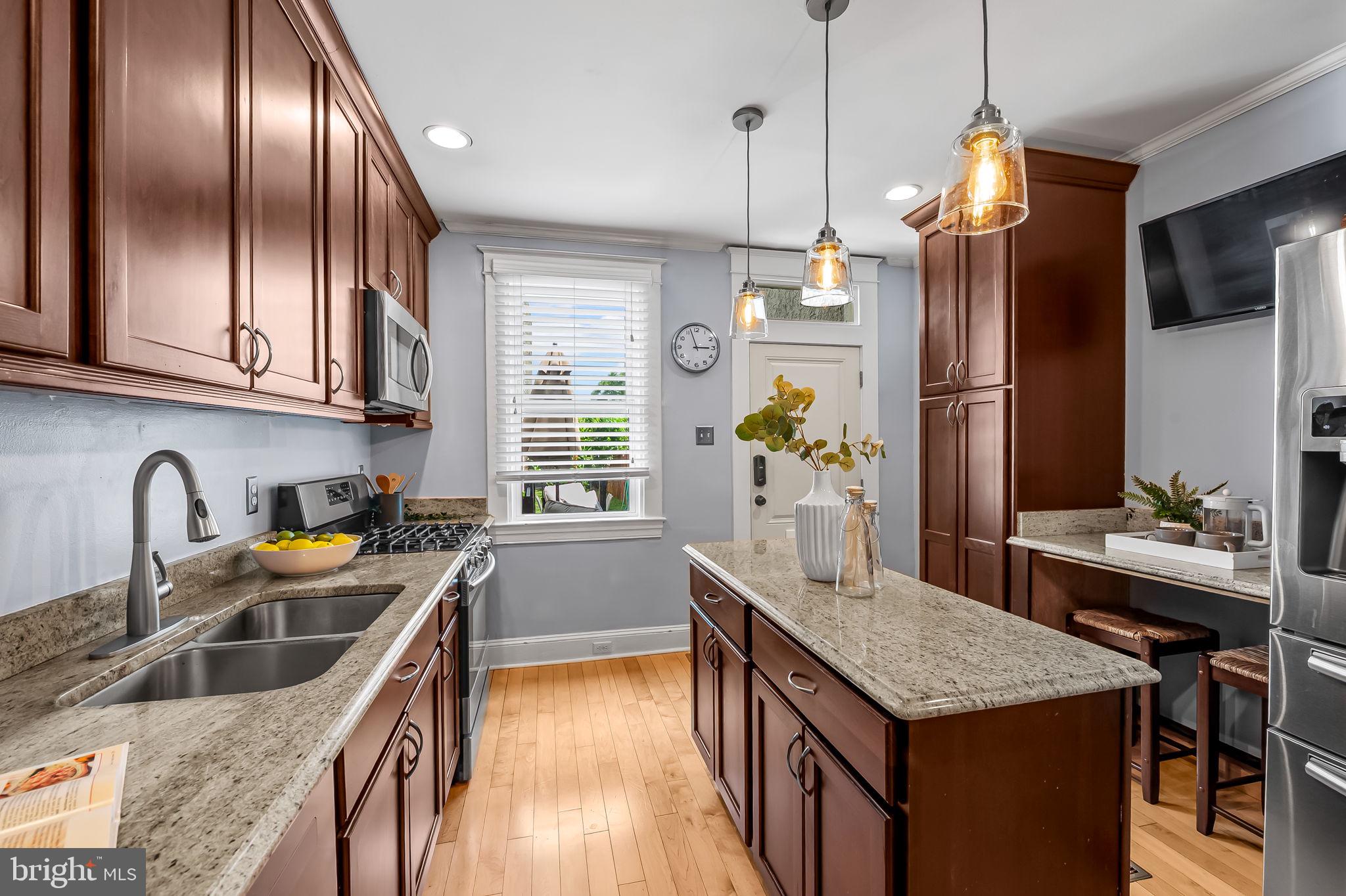 LOCUST POINT - Residential
