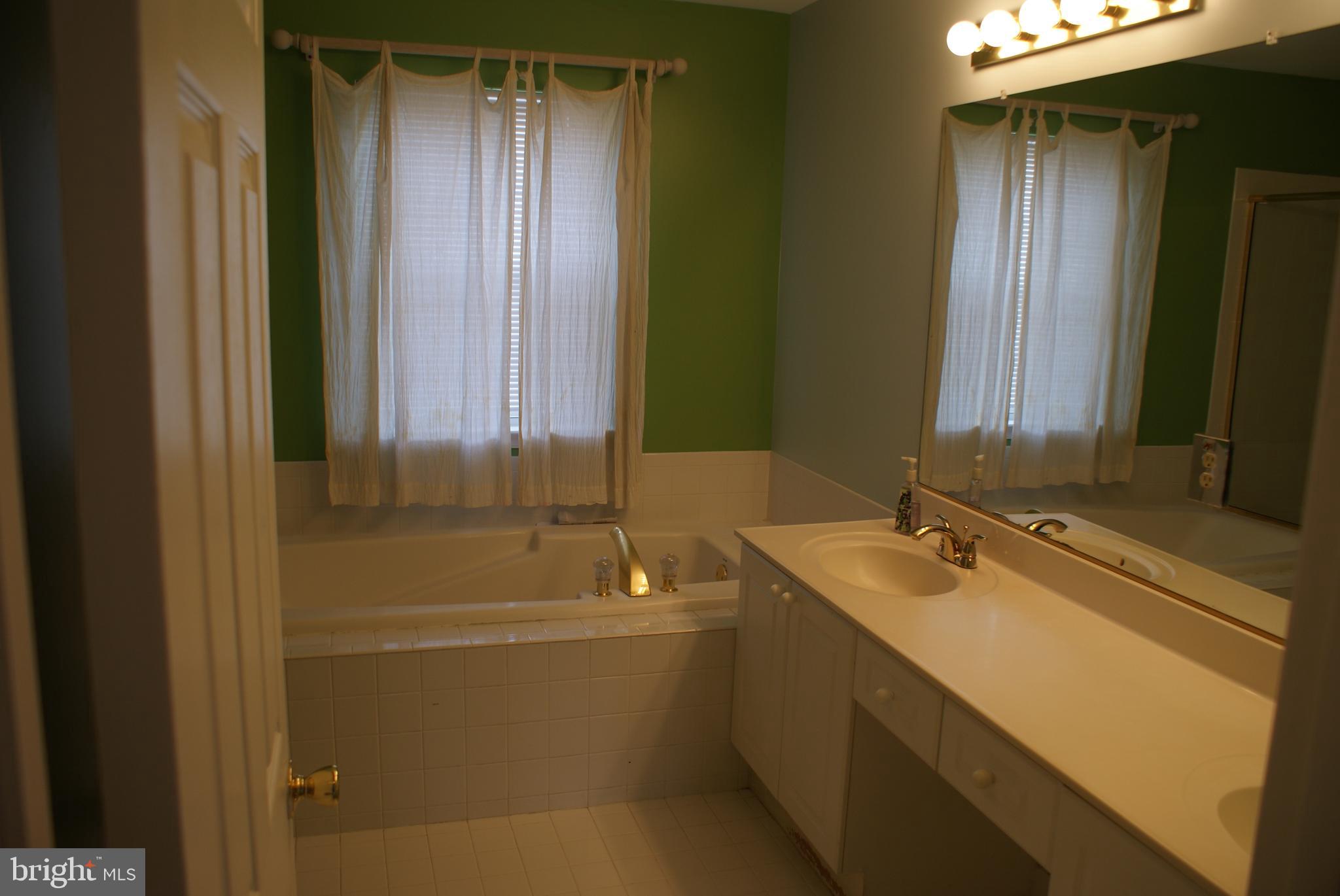 SENECA VIEW ESTATES - Residential Lease