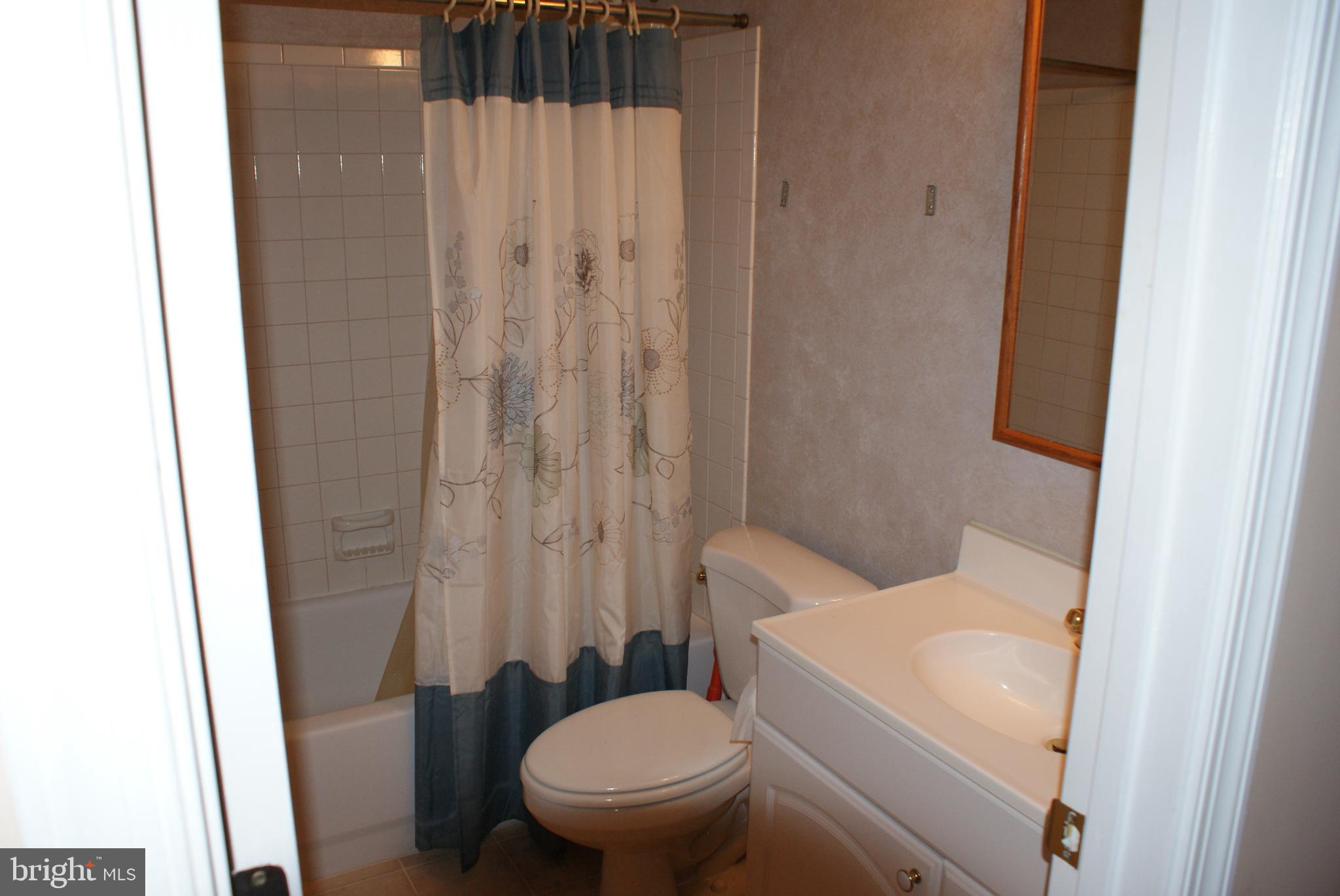 SENECA VIEW ESTATES - Residential Lease