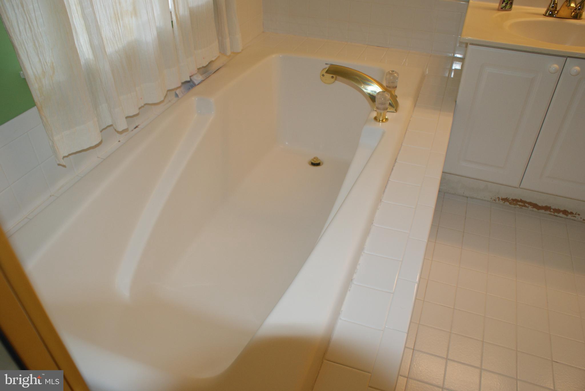 SENECA VIEW ESTATES - Residential Lease