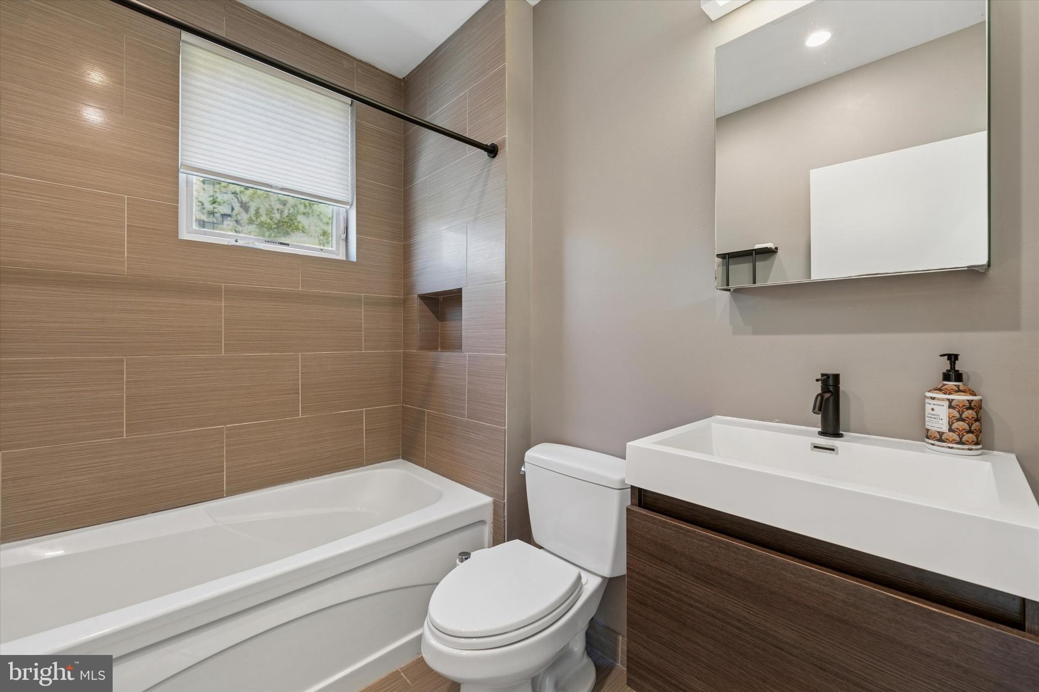 OLDE KENSINGTON - Residential Lease