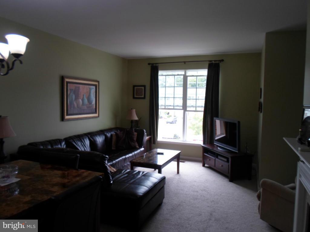 COLONIAL HILLS - Residential Lease