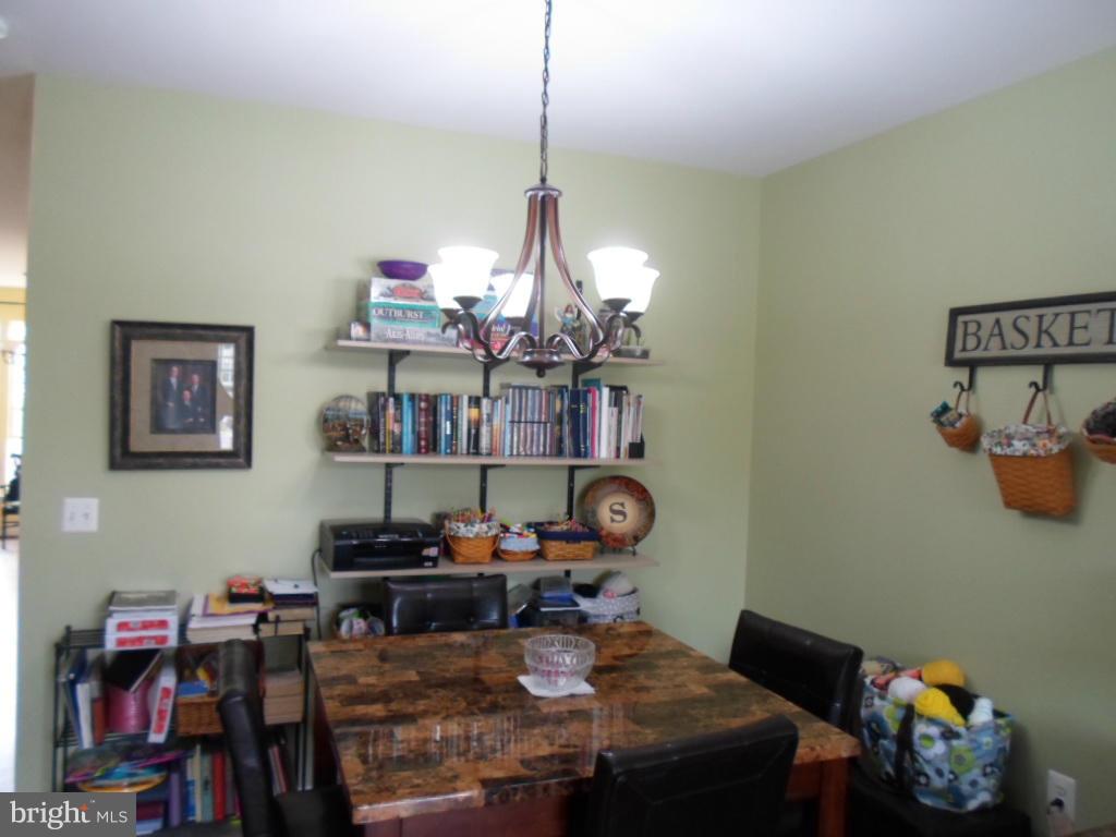 COLONIAL HILLS - Residential Lease