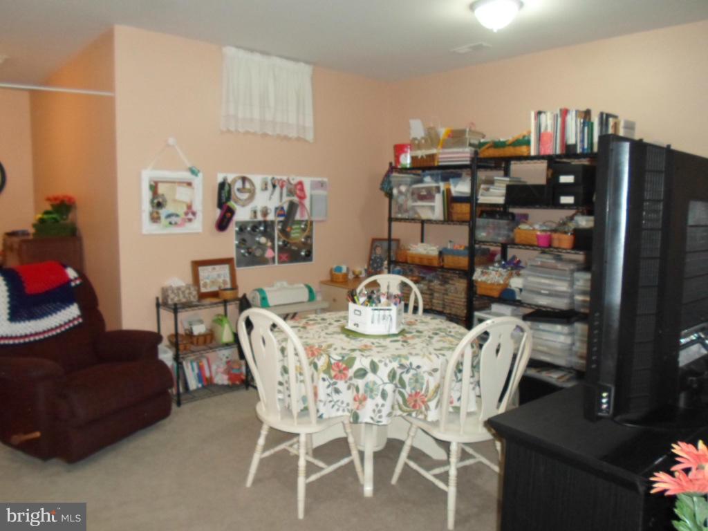 COLONIAL HILLS - Residential Lease