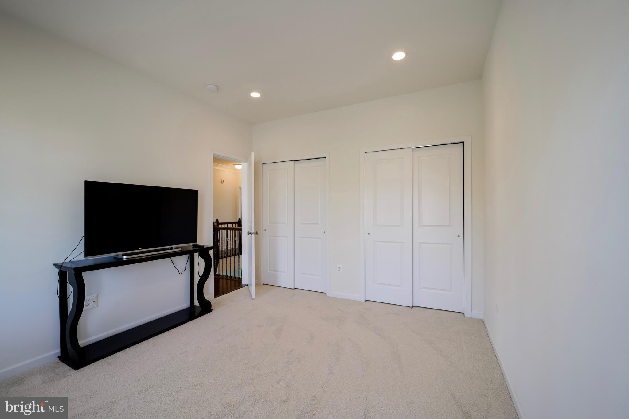 MARLBORO RIDGE - Residential