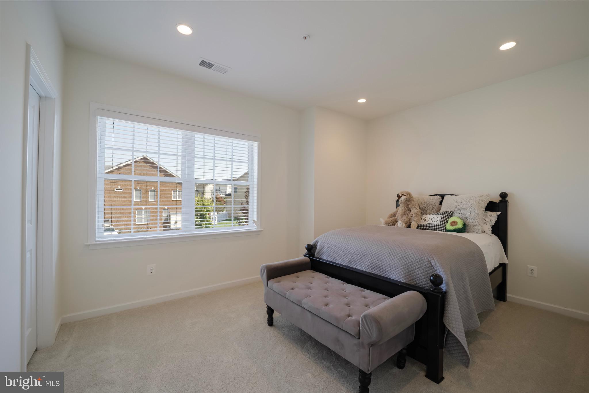 MARLBORO RIDGE - Residential