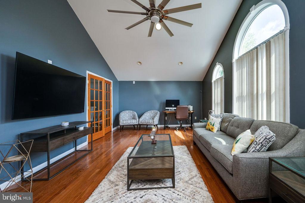 CRESTWOOD - Residential