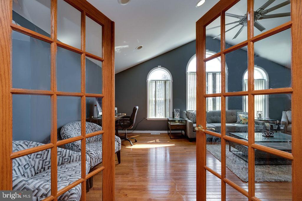 CRESTWOOD - Residential