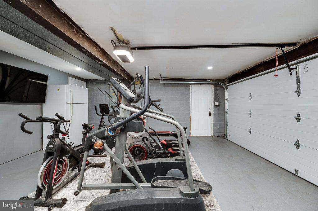 CRESTWOOD - Residential