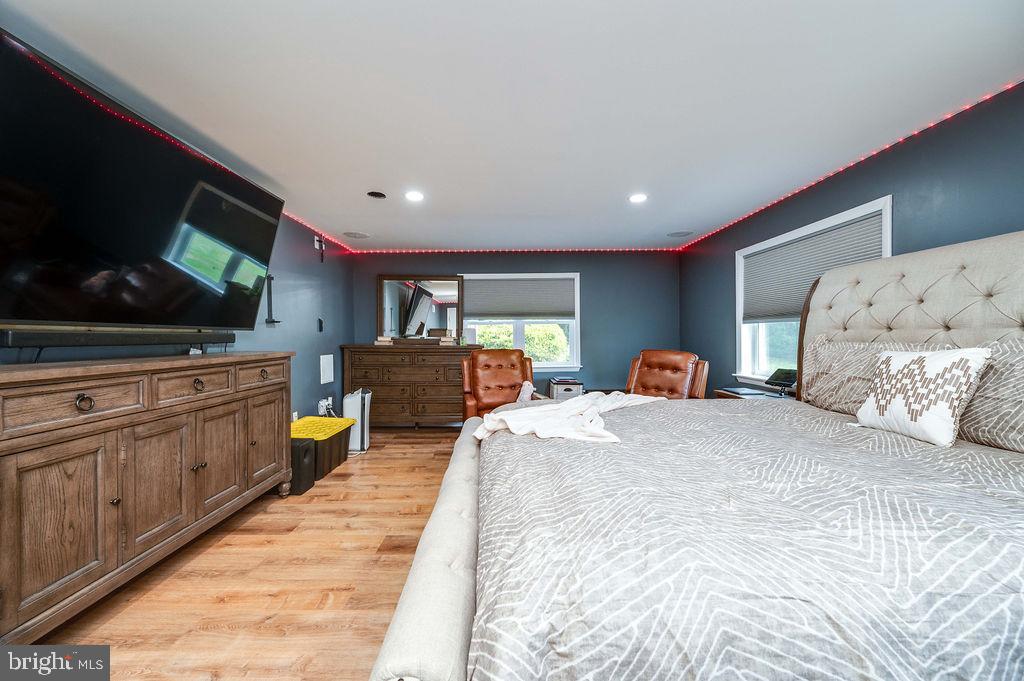 CRESTWOOD - Residential