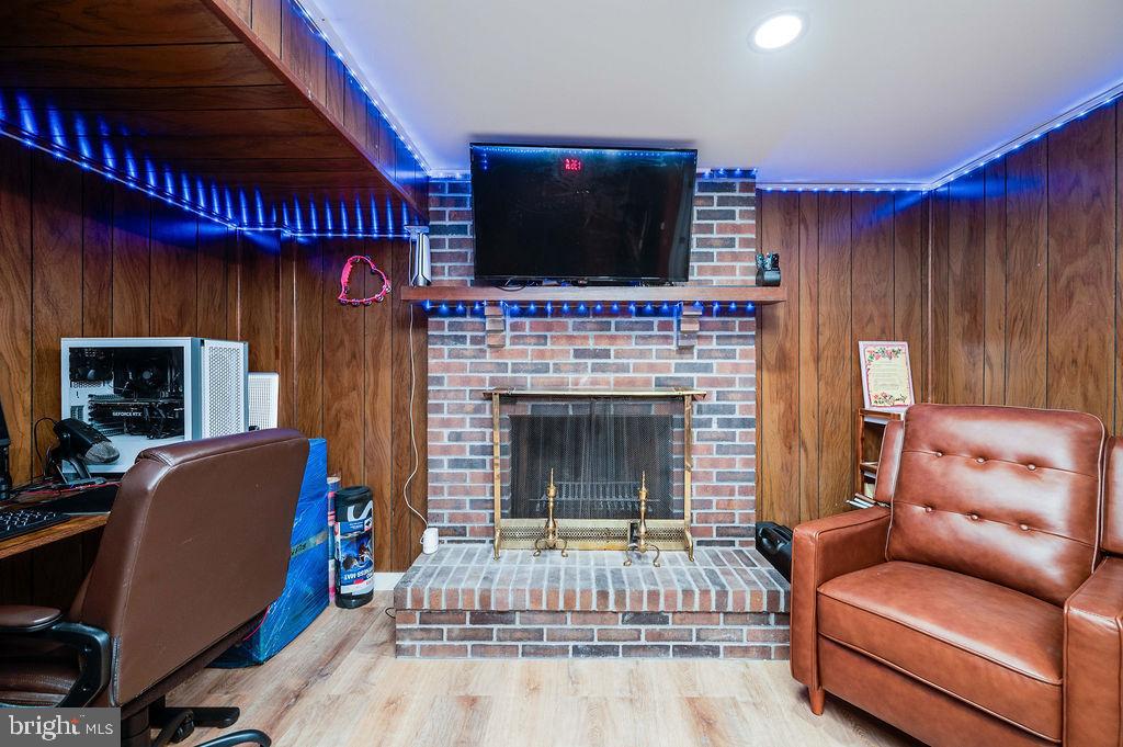 CRESTWOOD - Residential