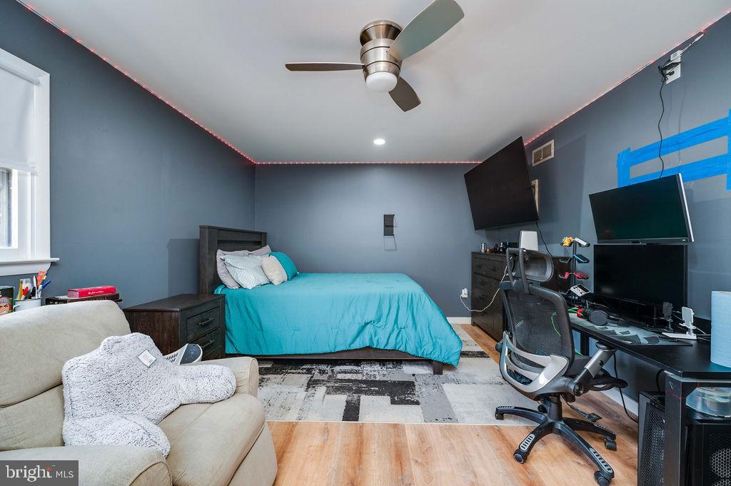 CRESTWOOD - Residential