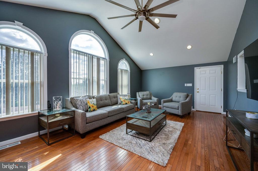 CRESTWOOD - Residential