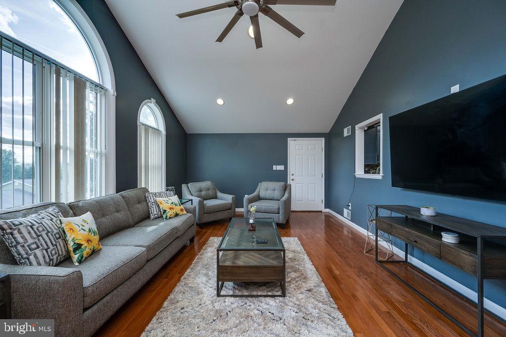 CRESTWOOD - Residential